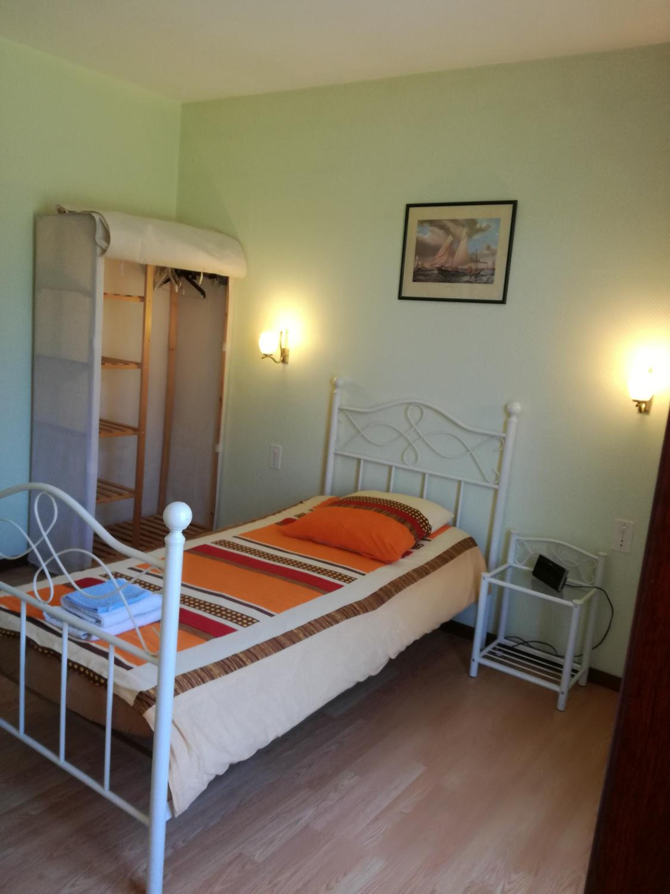 Single Room with Private Bathroom photo 1