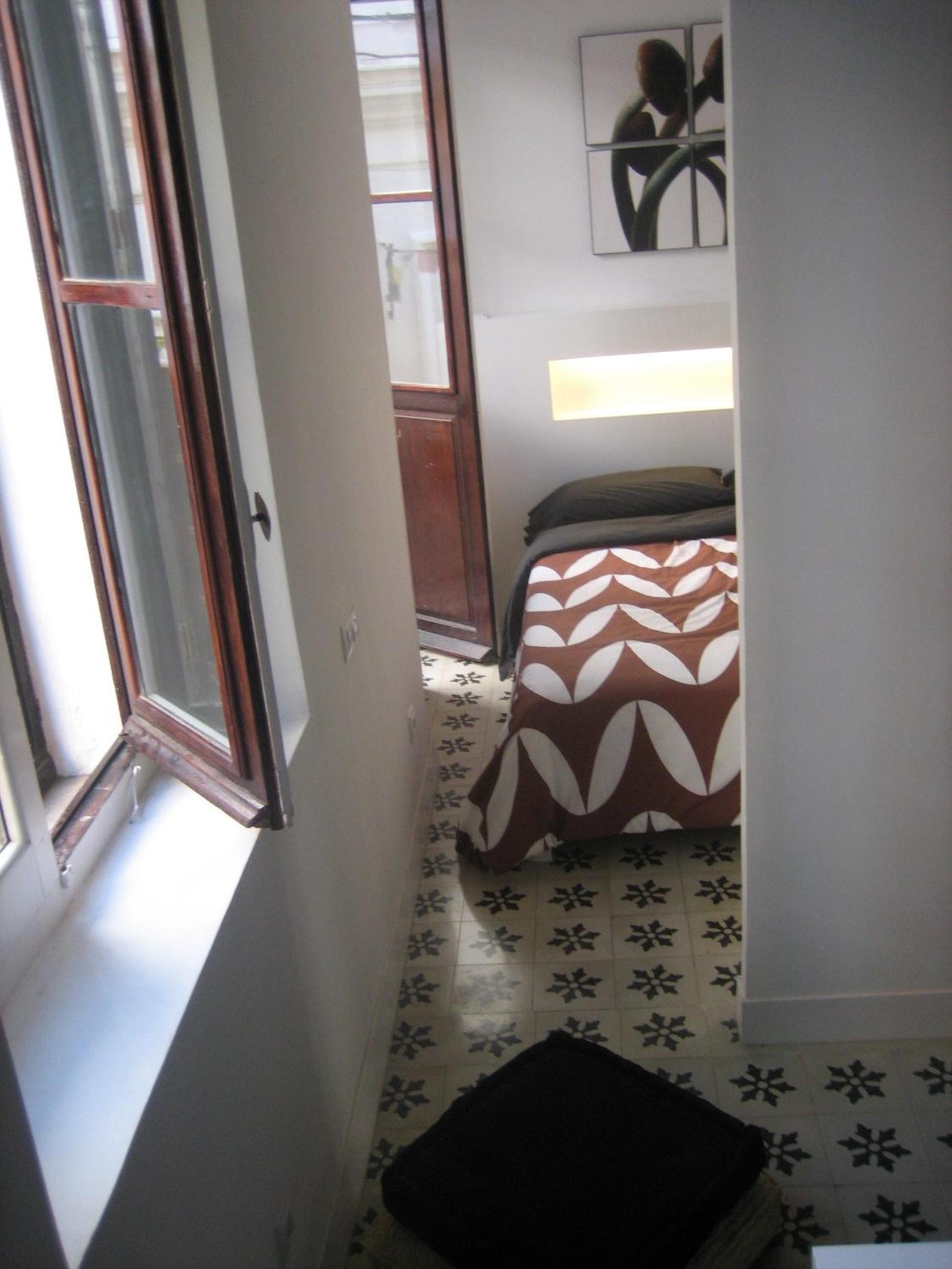 One-Bedroom Apartment with Balcony - Photo 7