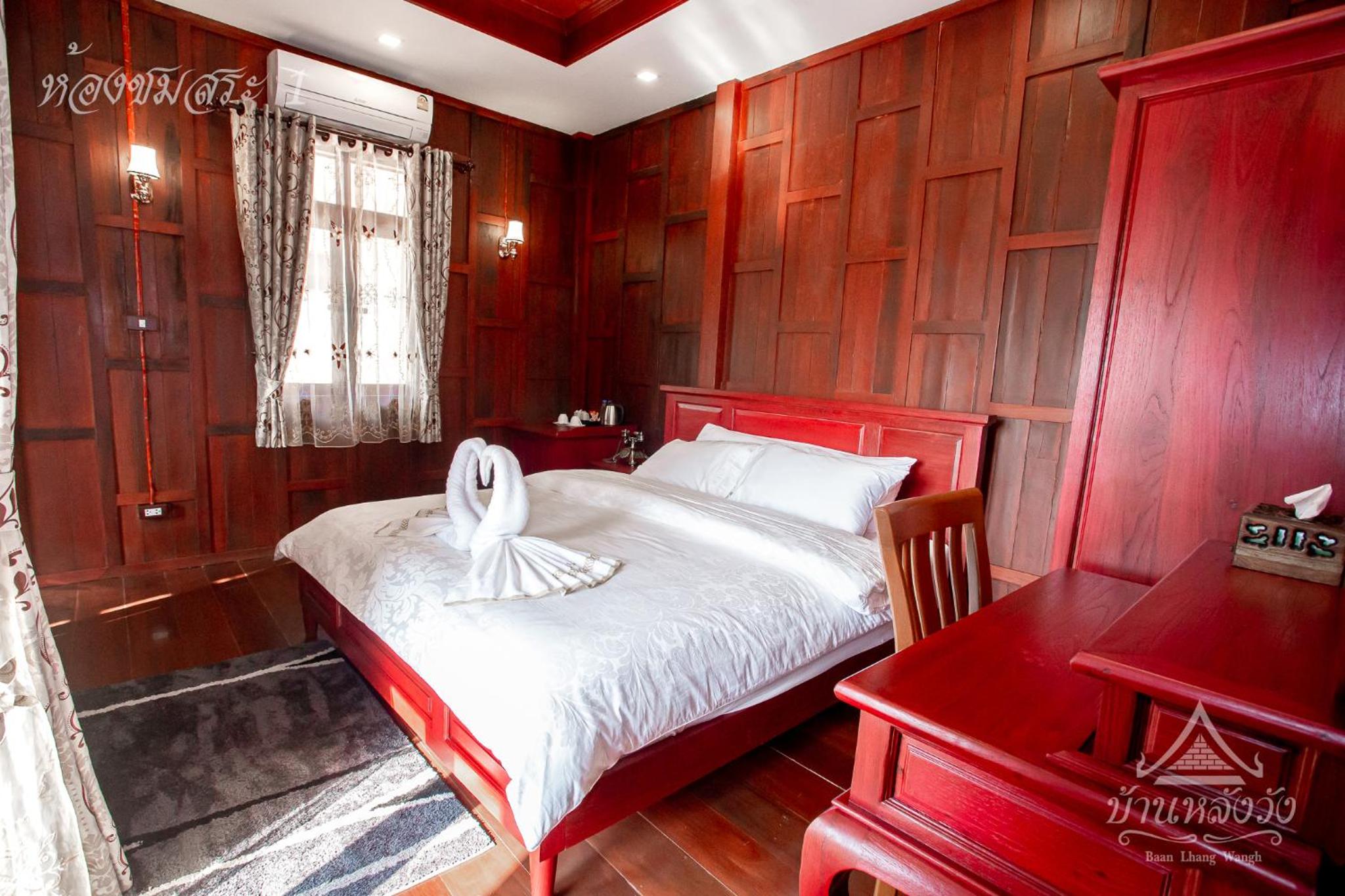 King Room with Balcony - Photo 7