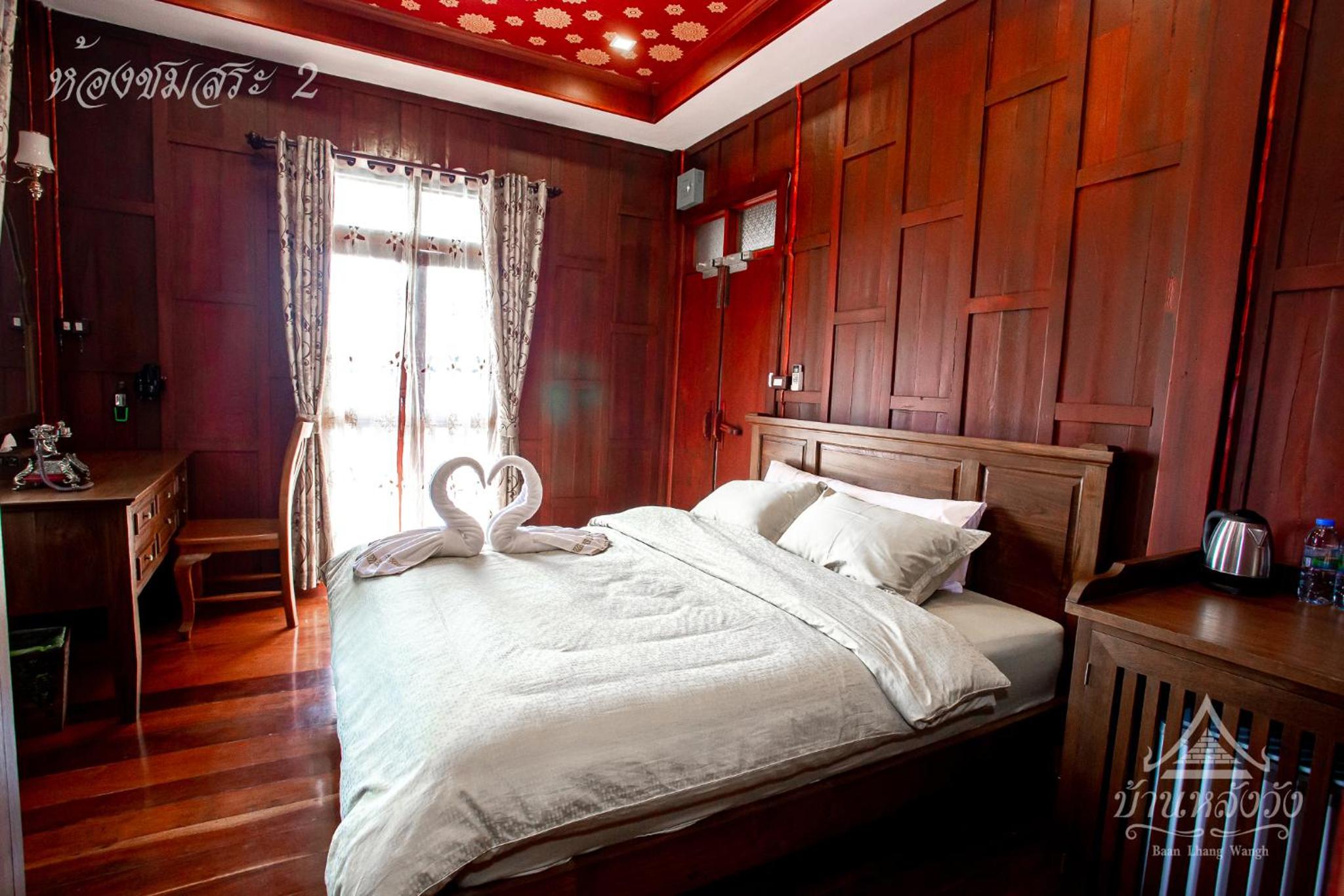 King Room with Balcony - Photo 6