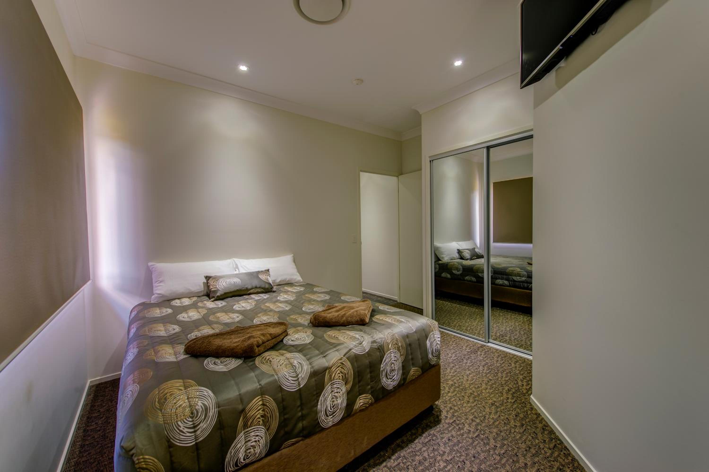 2 Bedroom Suite - Upstairs photo 3