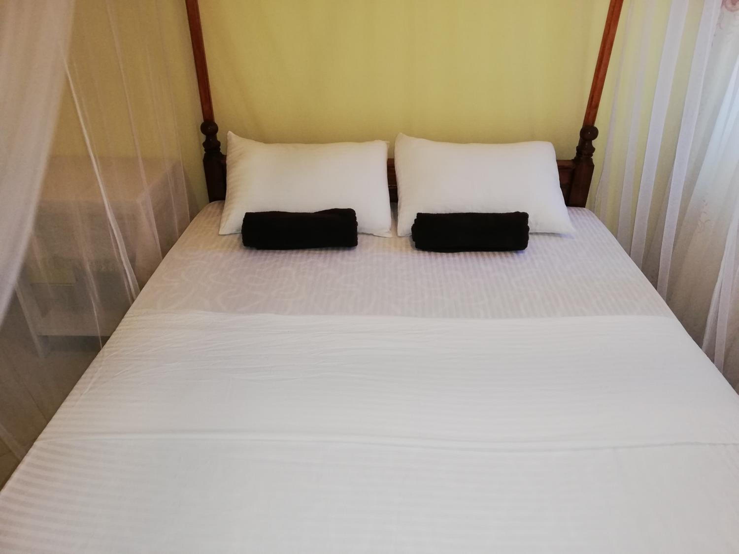 Single Room with Shared Bathroom photo 2