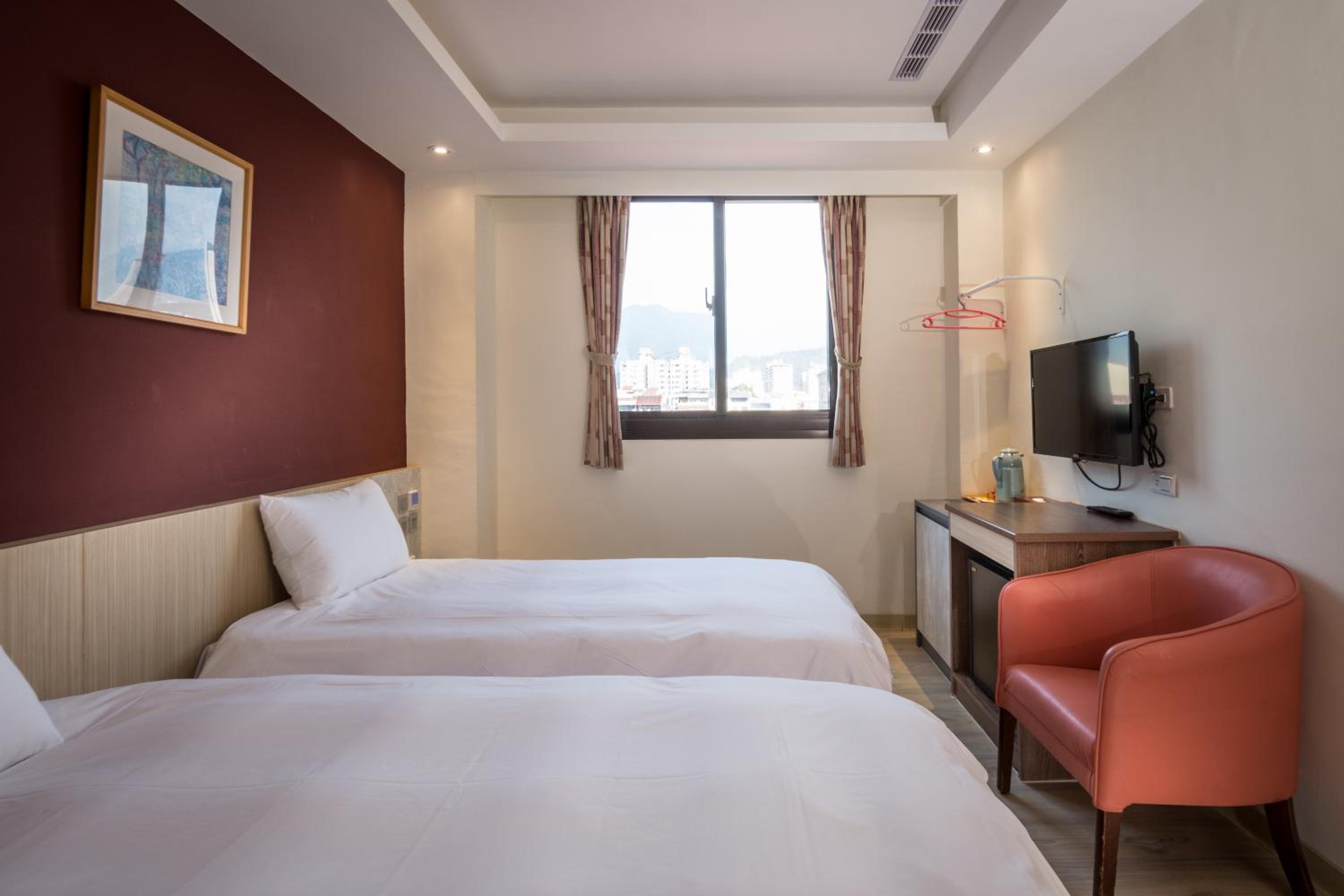 Standard Twin Room - Photo 1