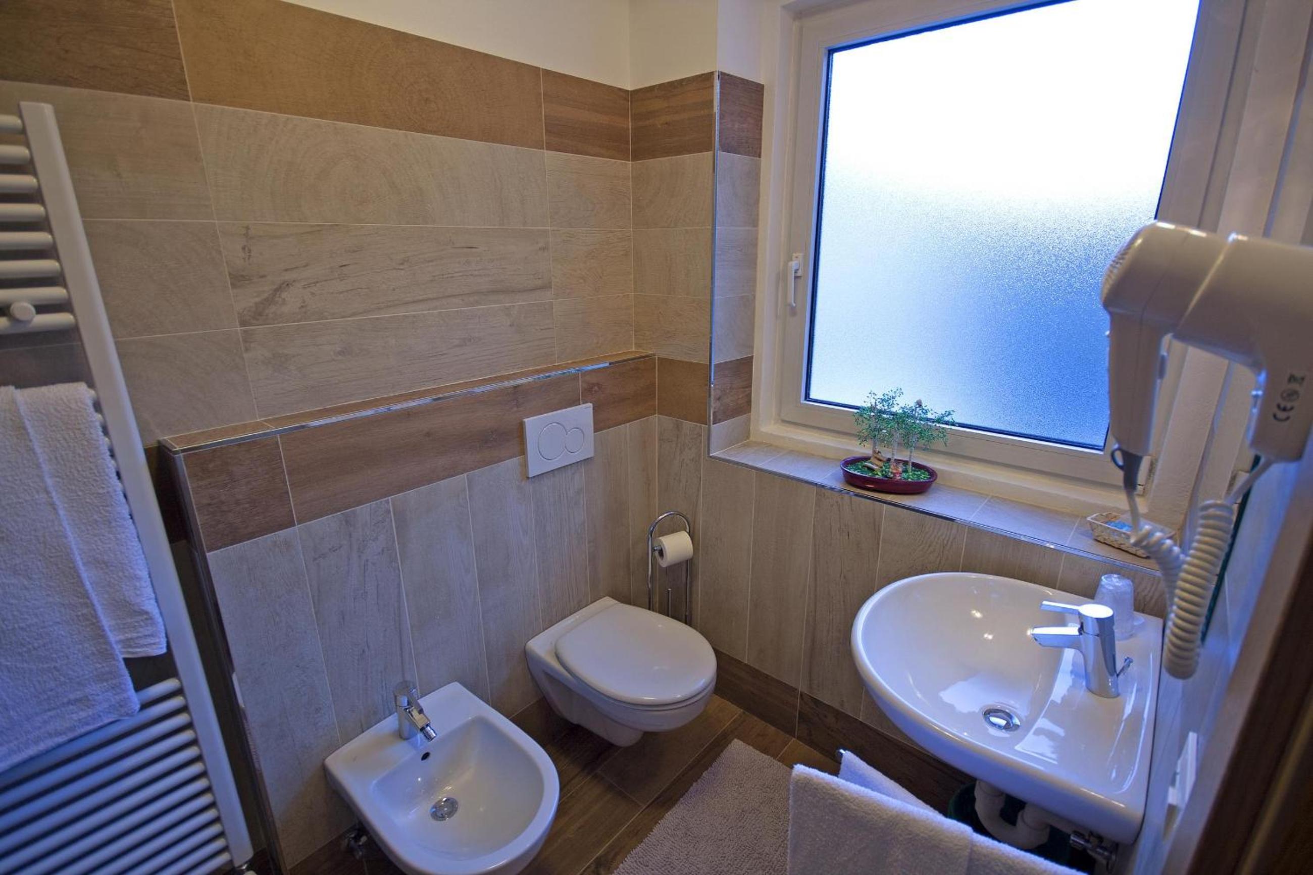 Double or Twin Room - Photo 2