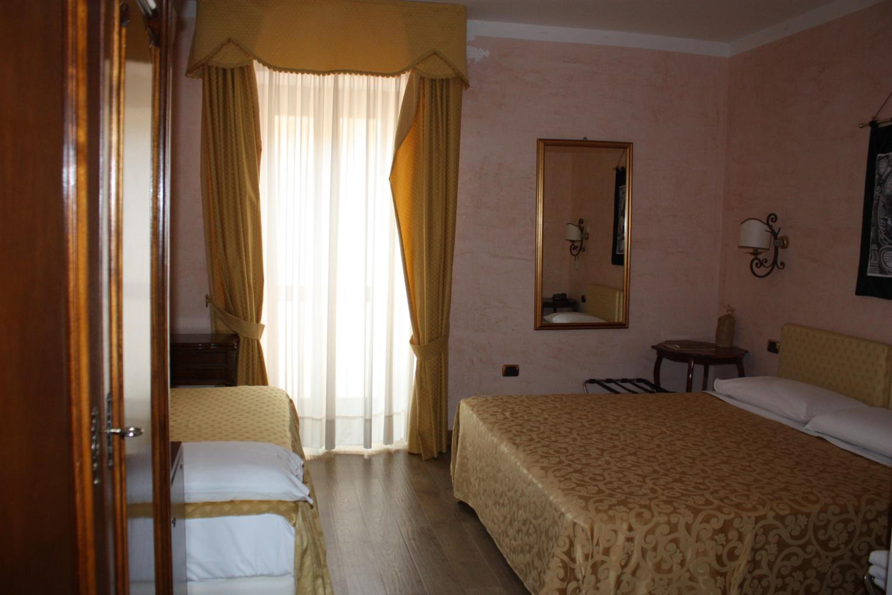 Triple Room - Photo 5