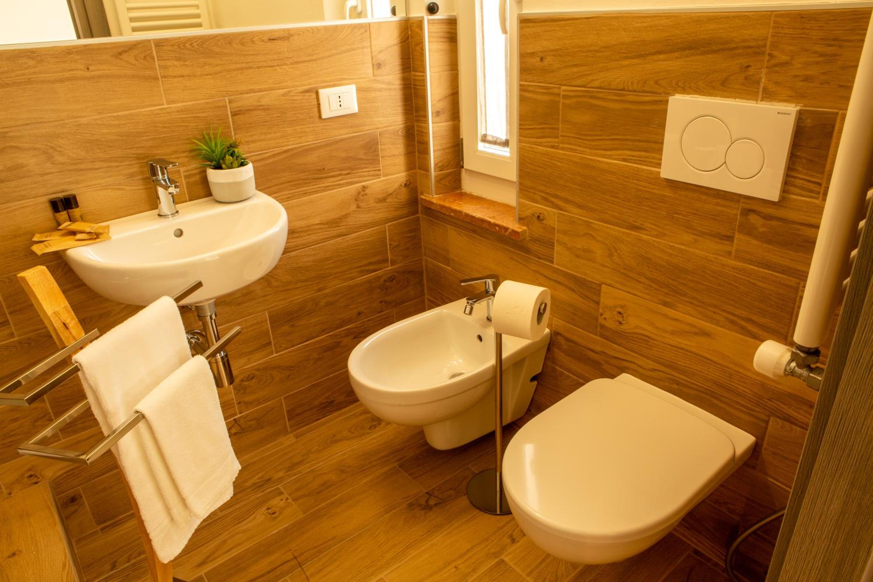 Double Room - Photo 8