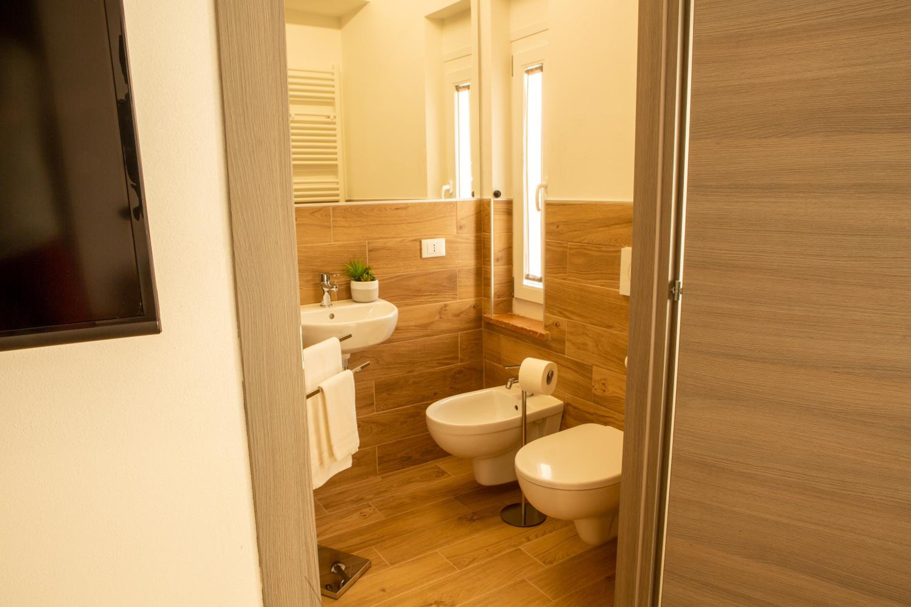 Double Room - Photo 4