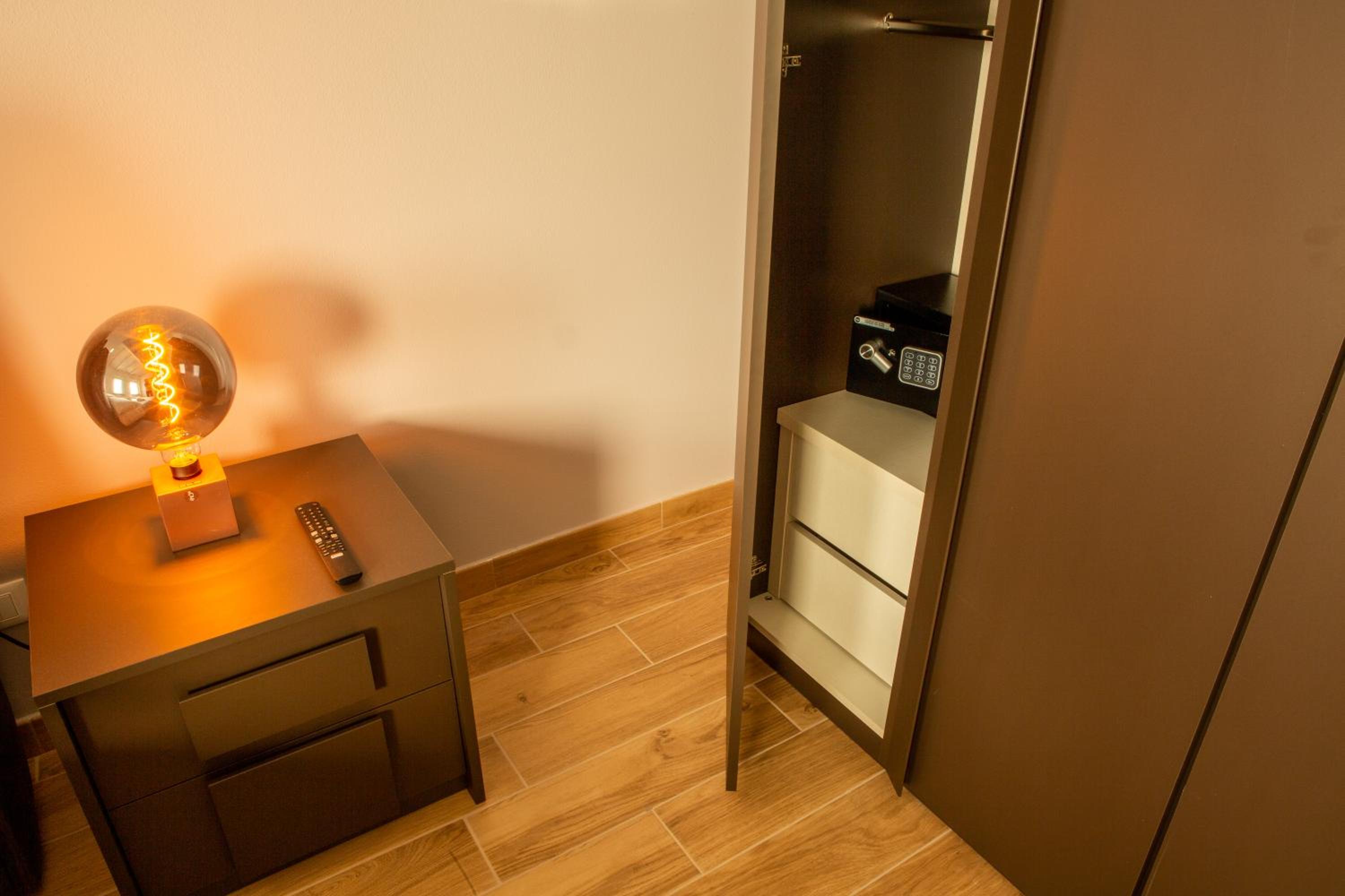 Double Room - Photo 6