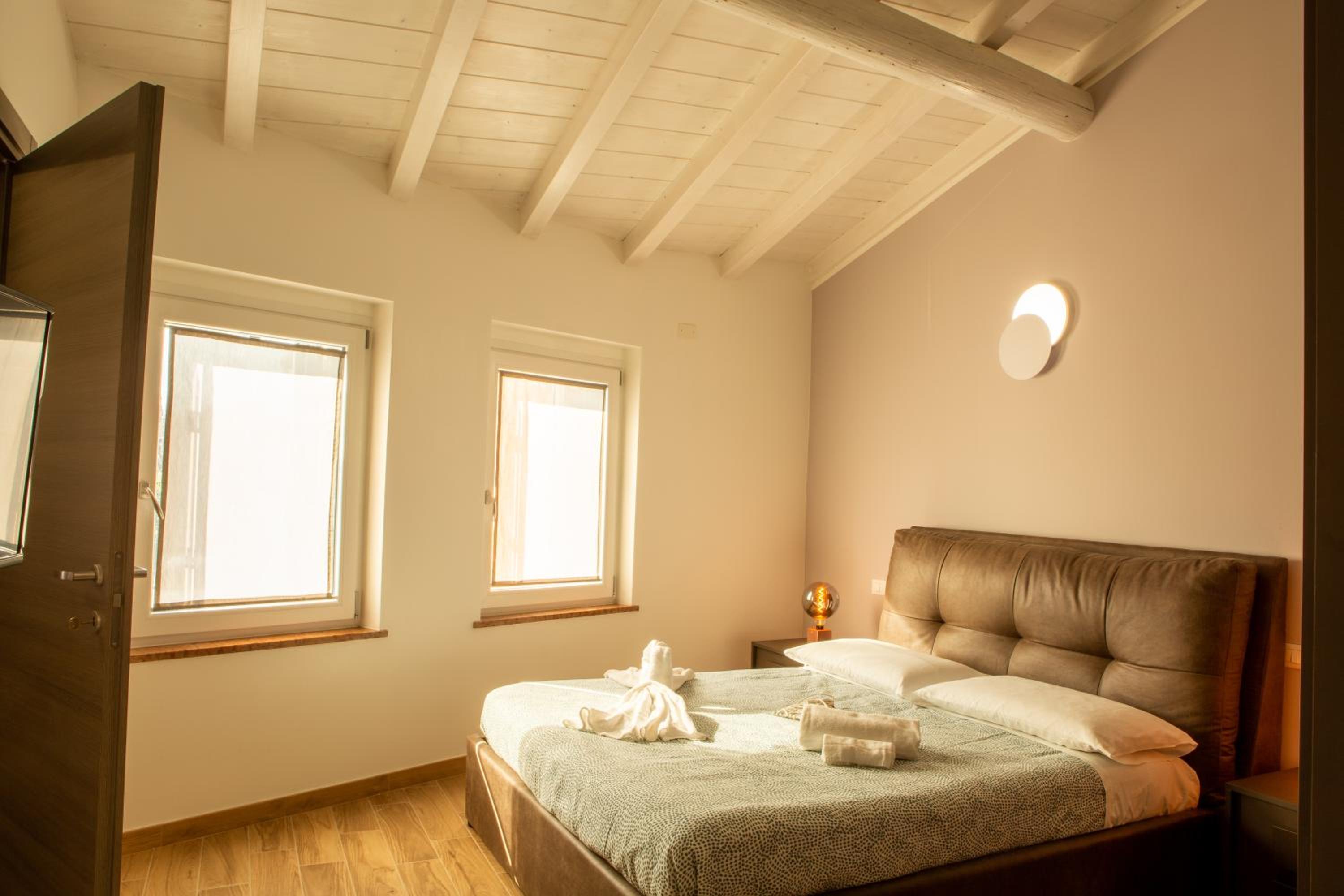 Double Room - Photo 7
