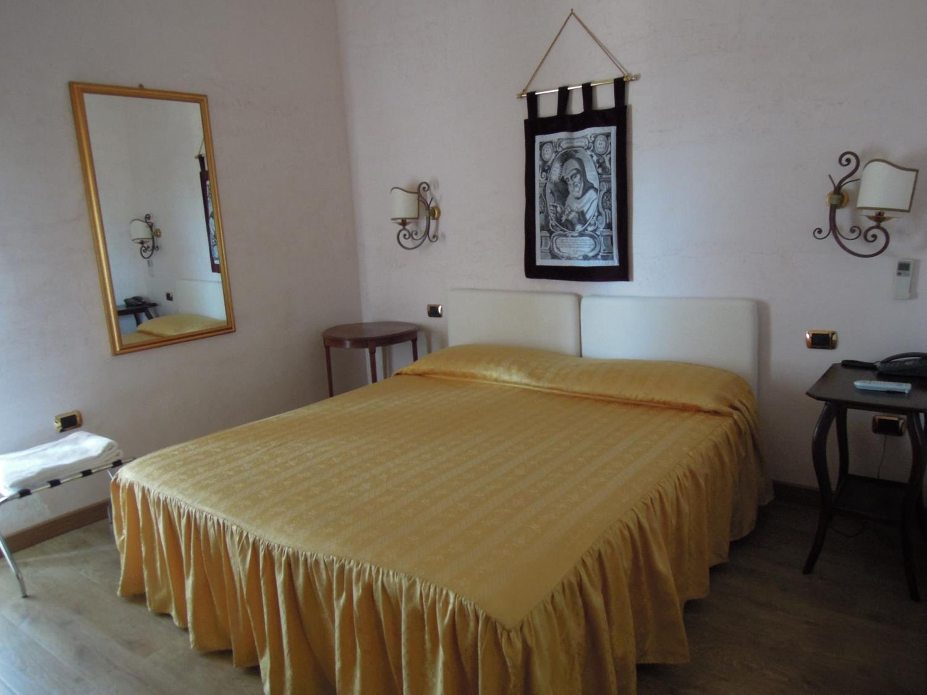 Double Room - Photo 8