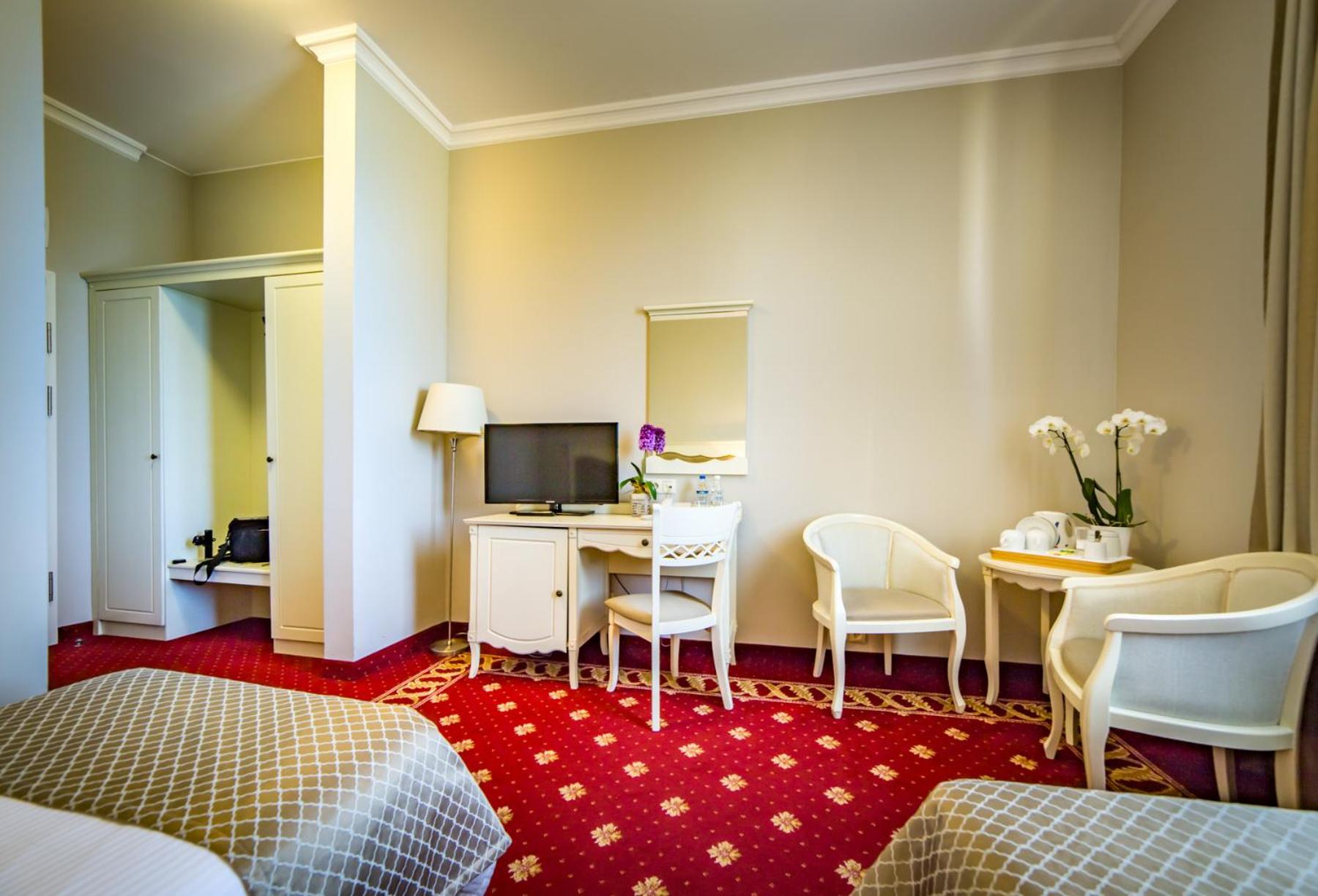 Triple Room with Bathroom - Photo 1