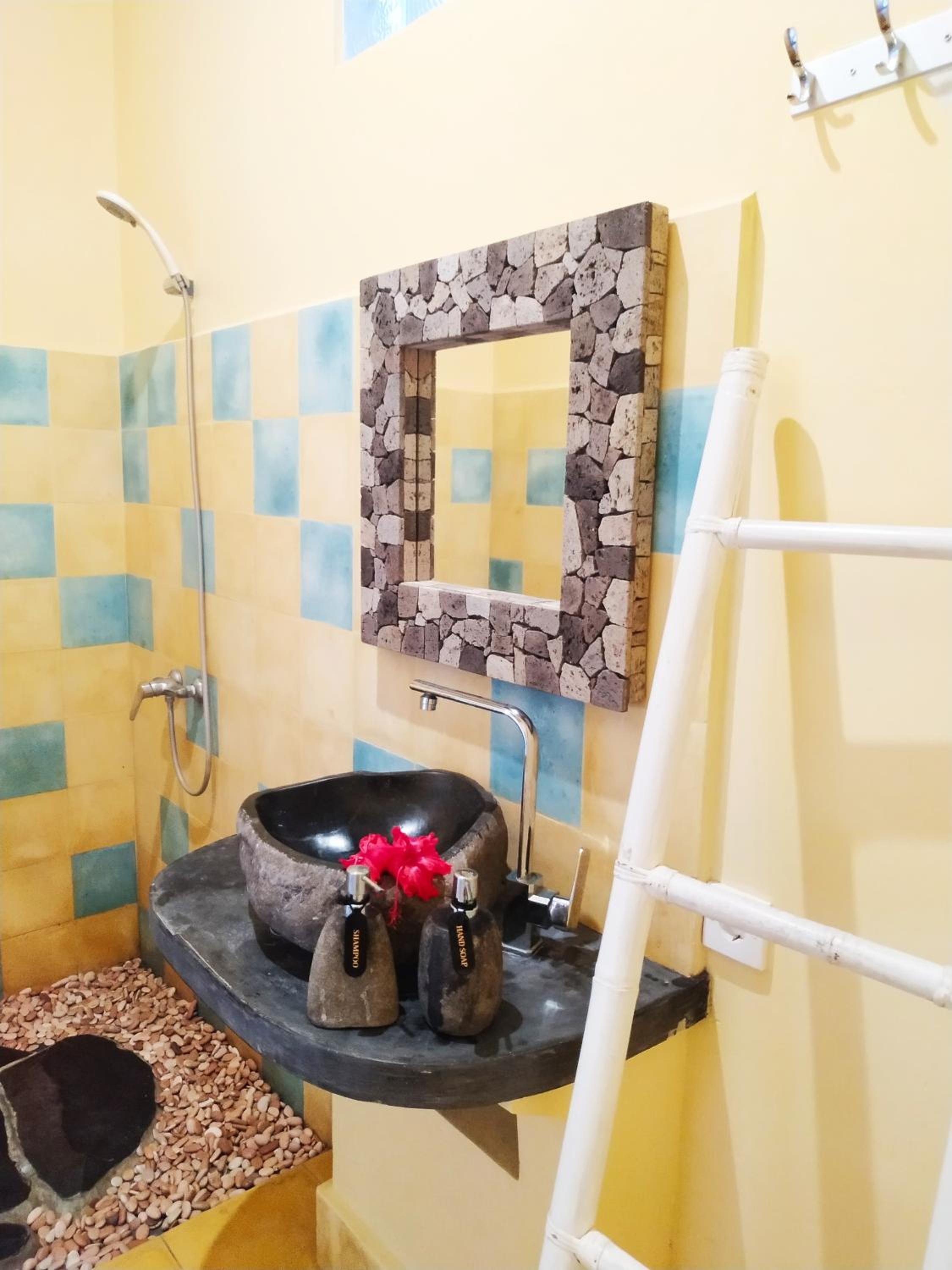 Budget Double Room - Photo 8