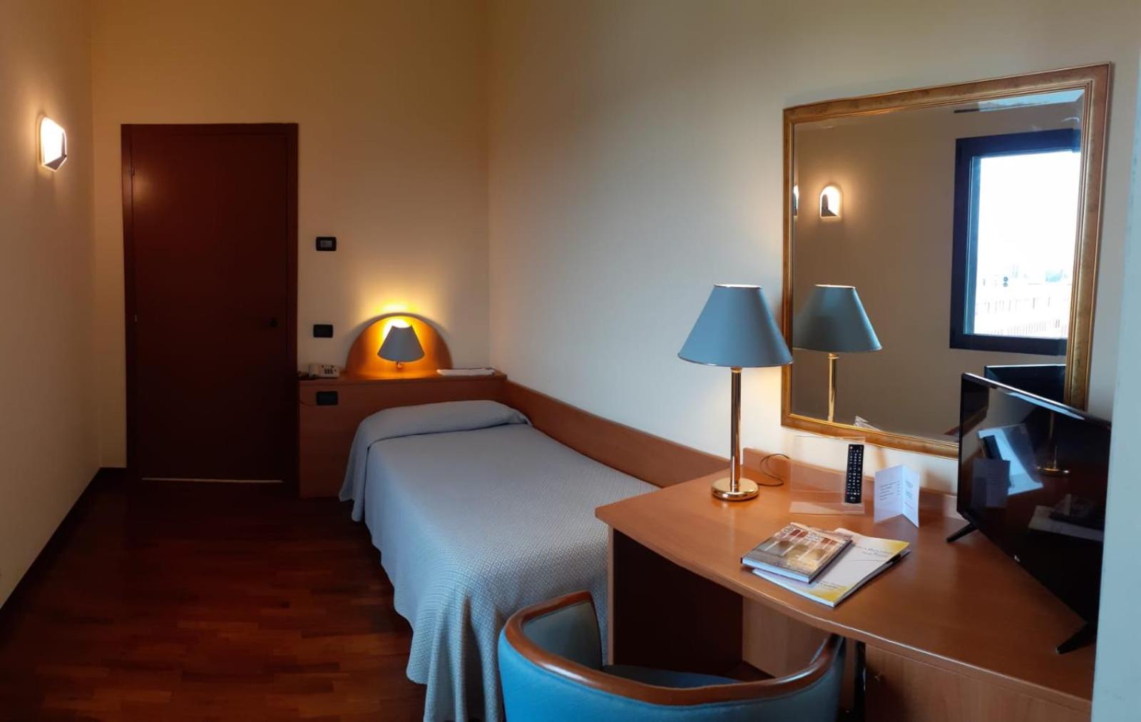Single Room with French Bed