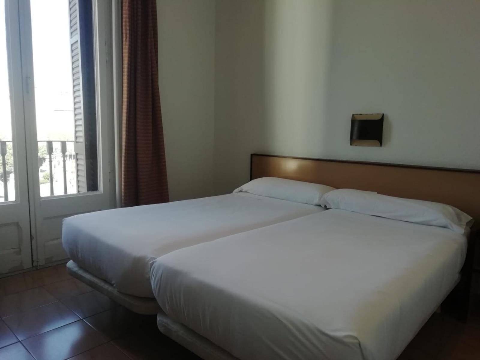 Habitación Doble con Balcón y vistas a la Plaza de Catalunya