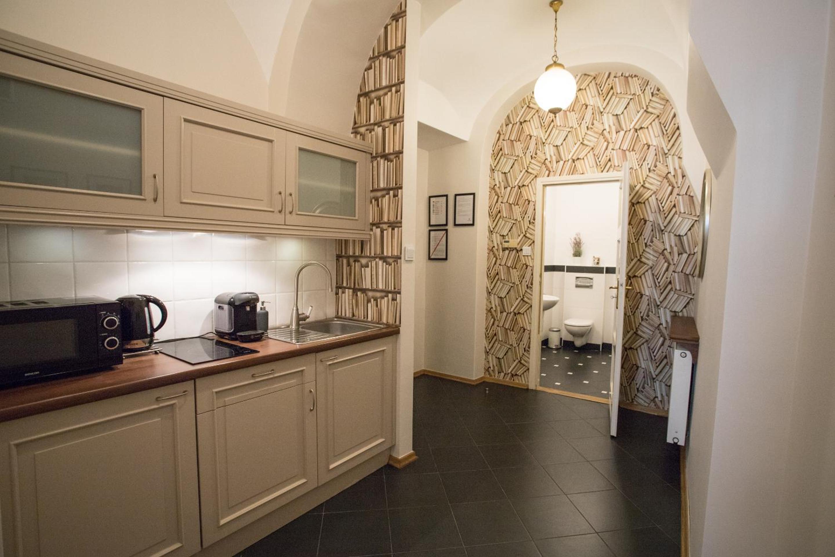 Apartment E photo 2