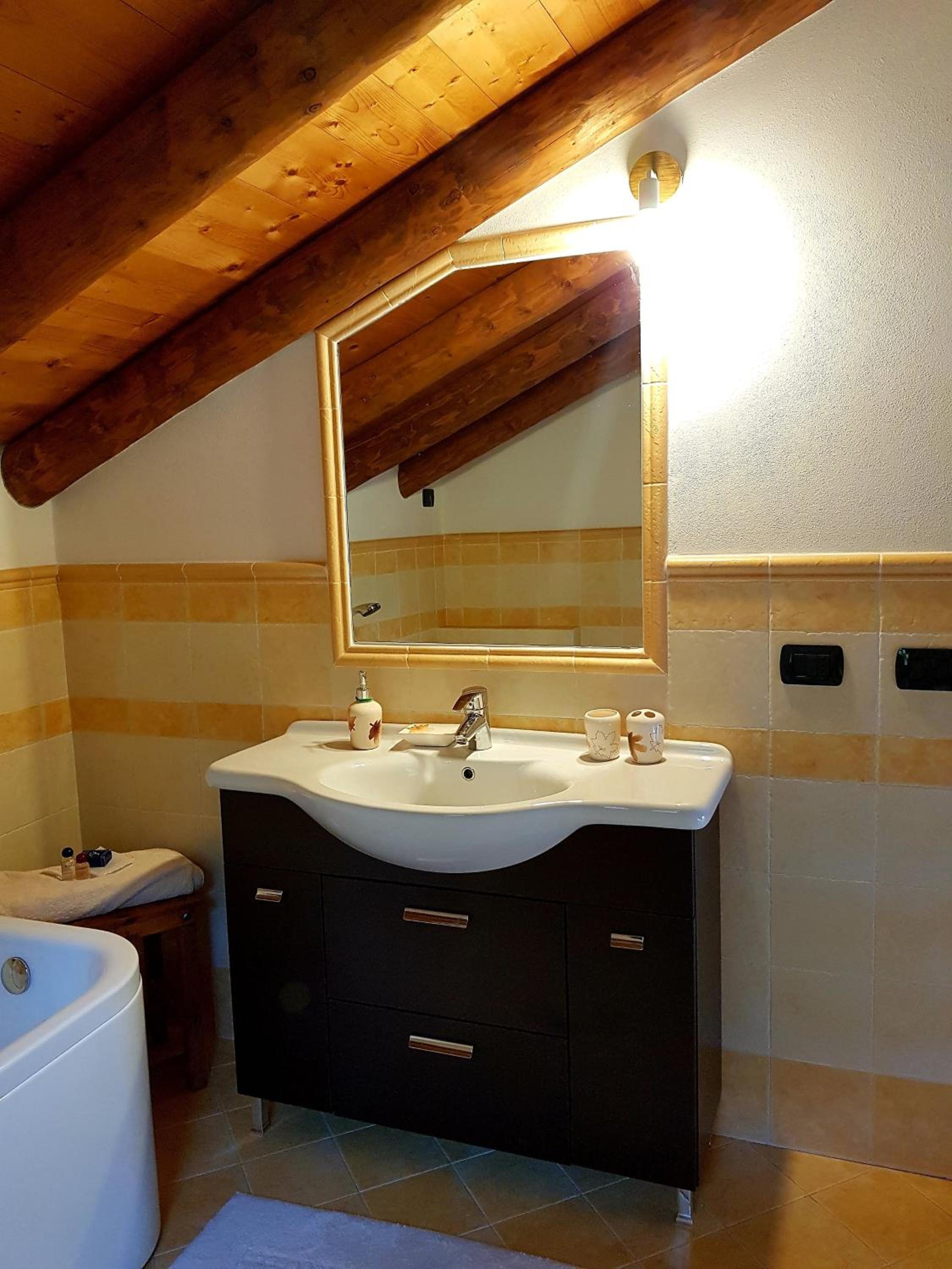 Double Room - Photo 13