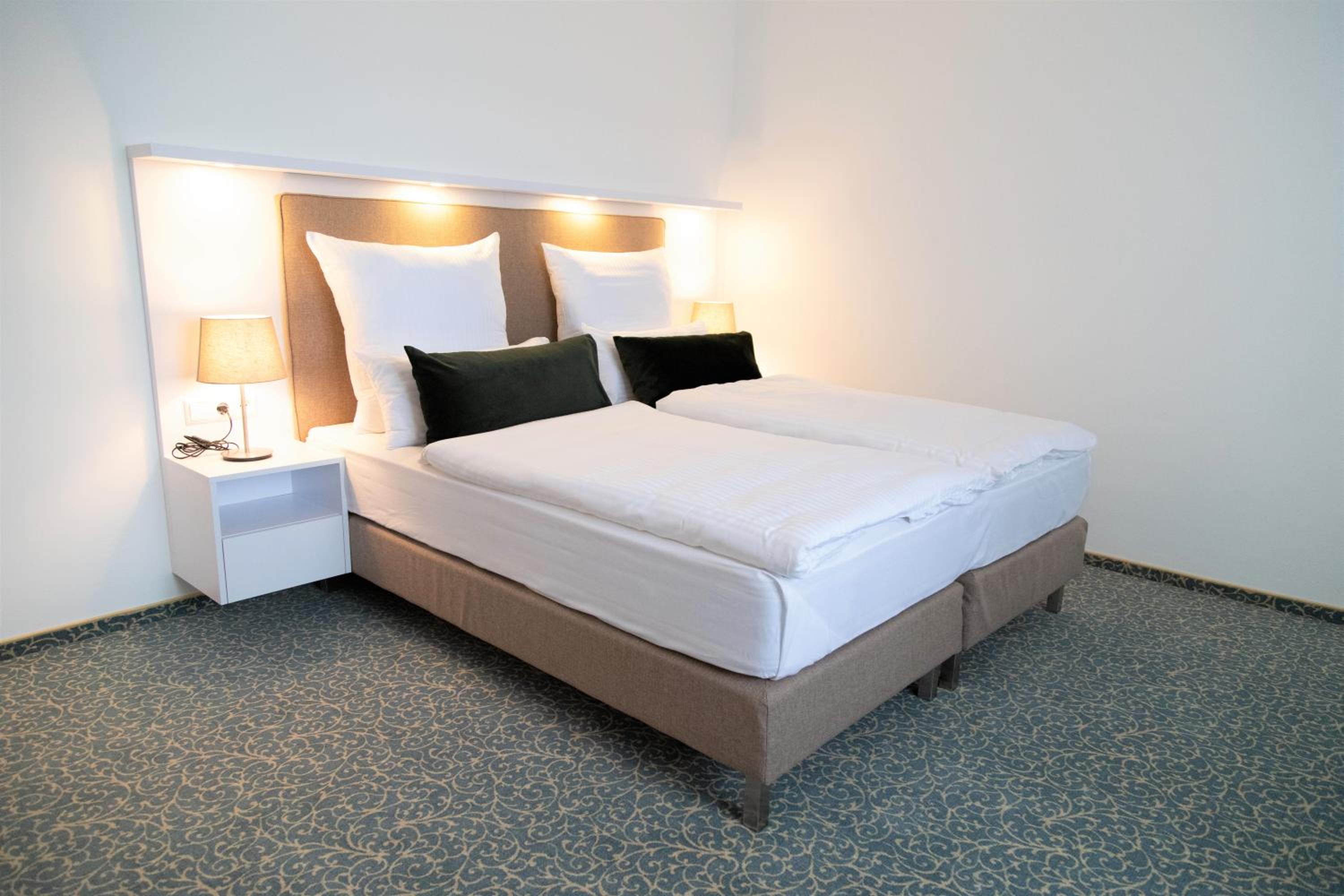Standard Double Room - Photo 7