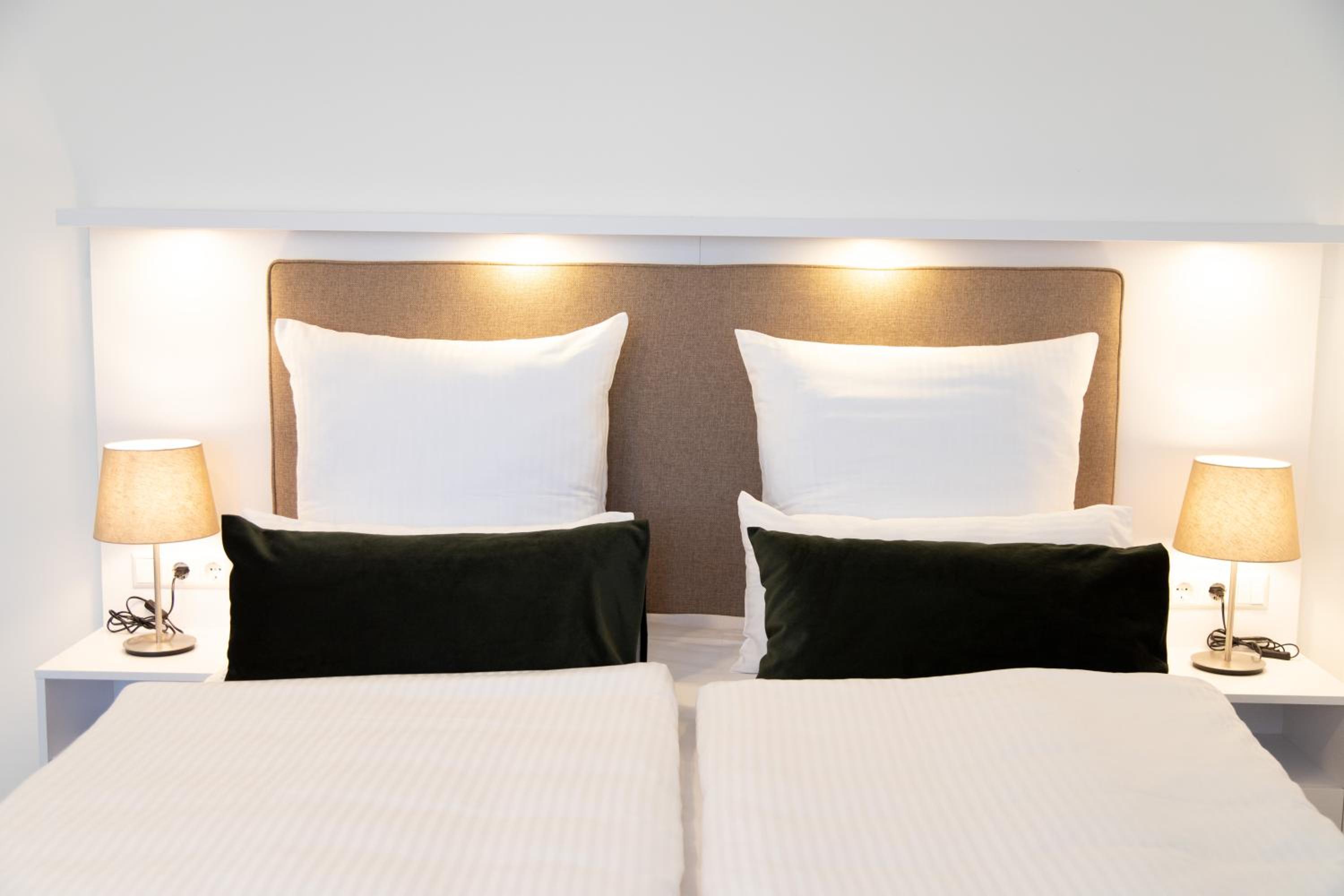 Standard Double Room - Photo 8