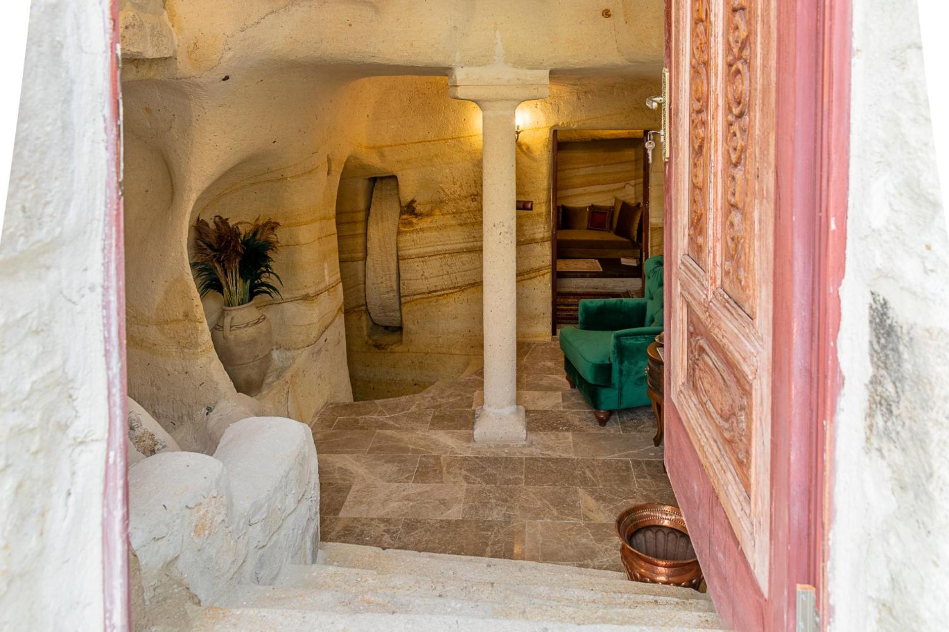 King Cave Suit with Spa Bath - Photo 9