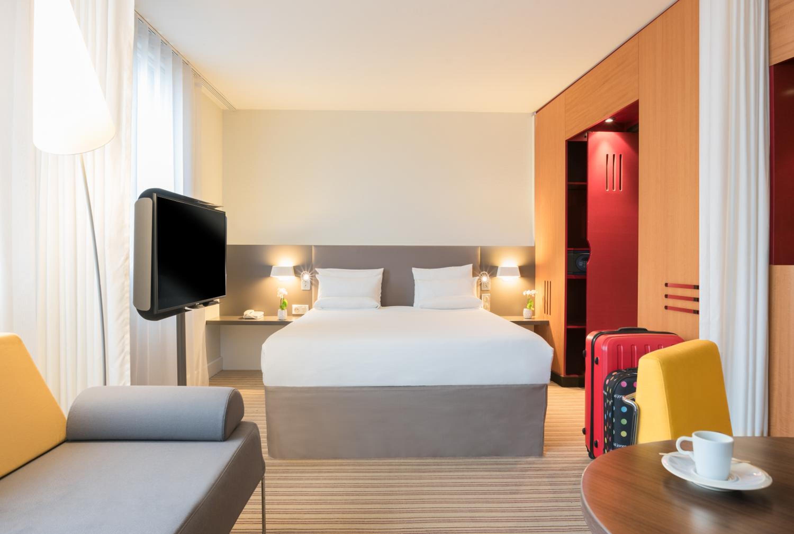 Superior Queen Suite - Photo 2