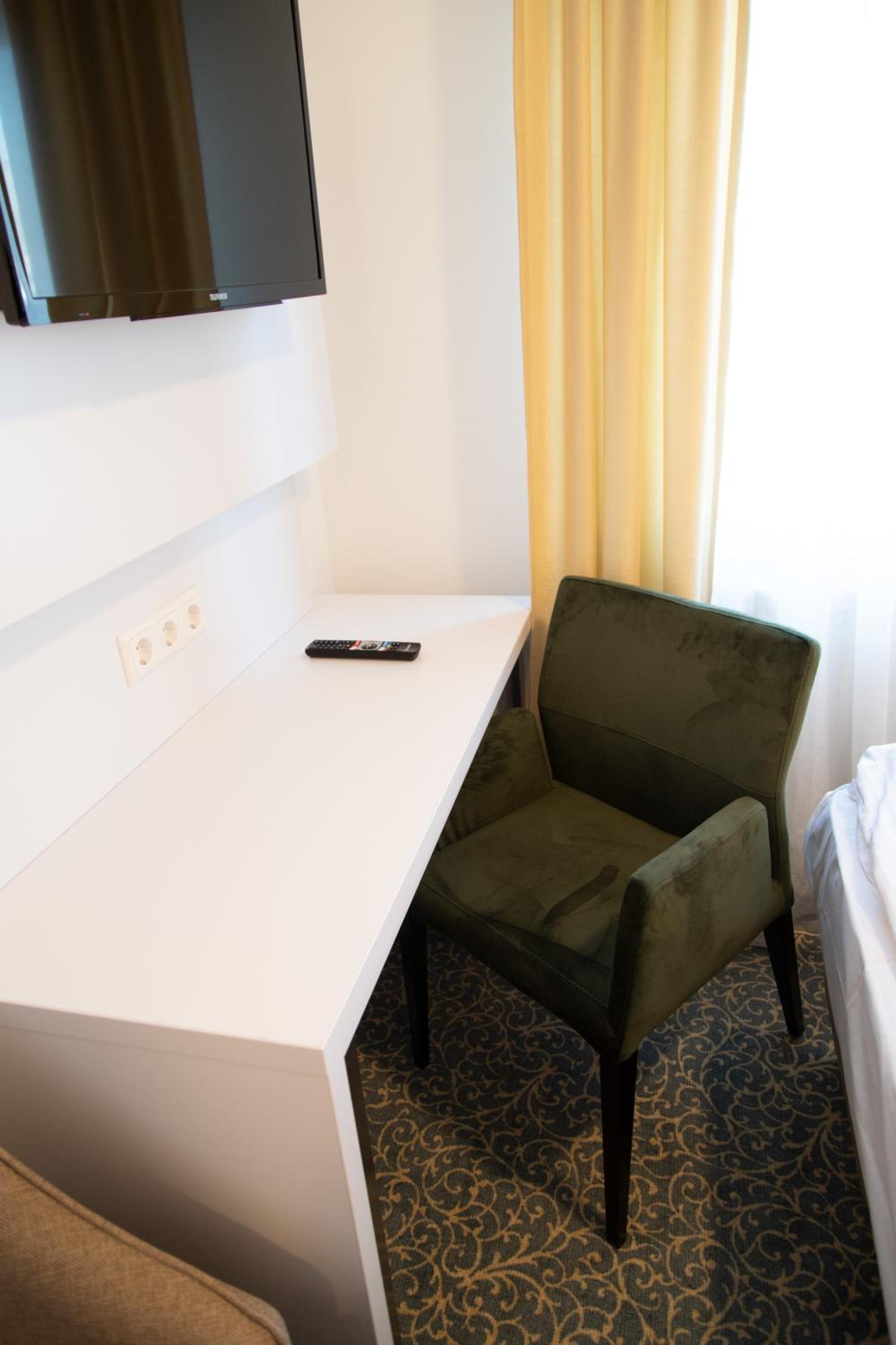 Standard Double Room - Photo 15