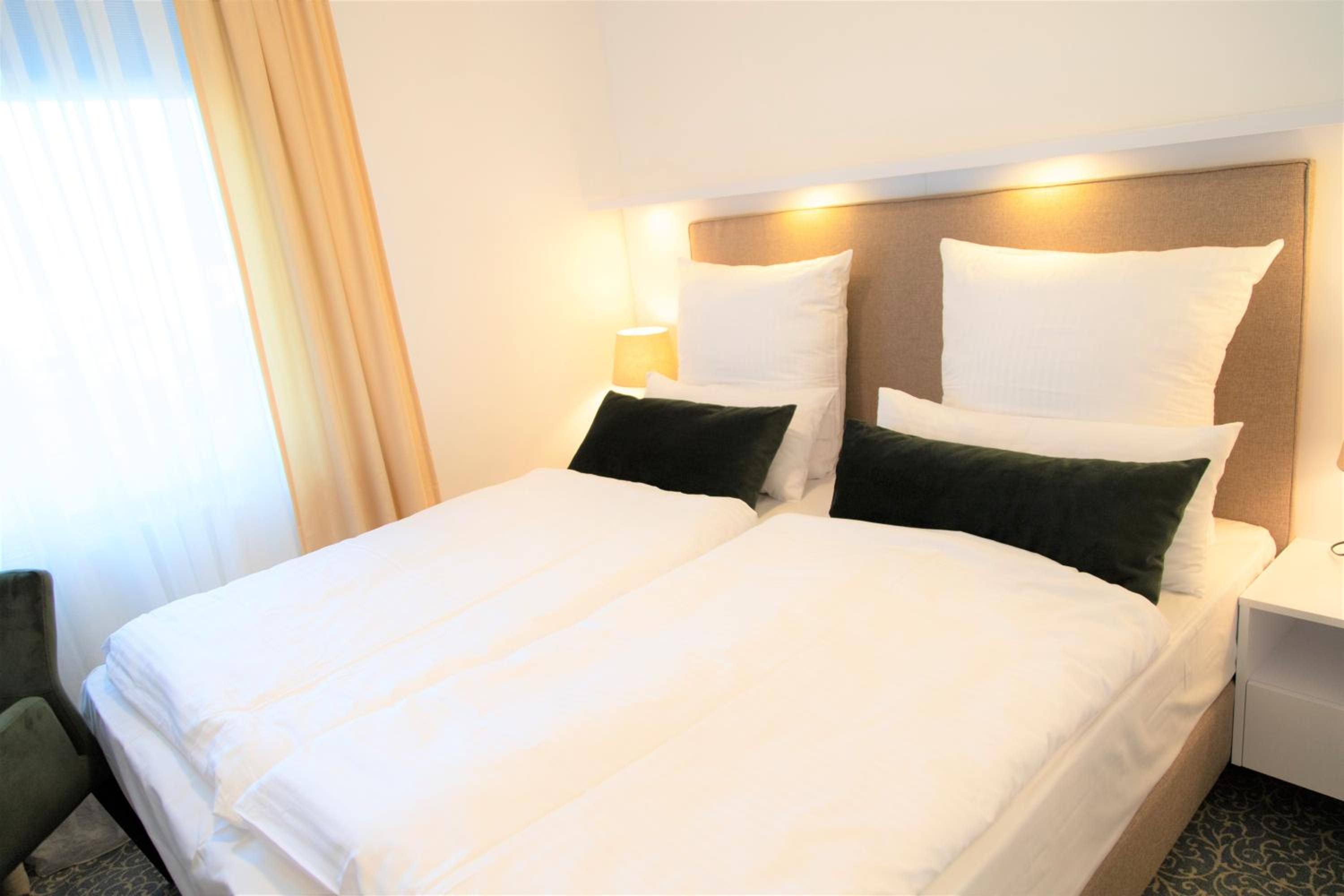 Standard Double Room - Photo 16