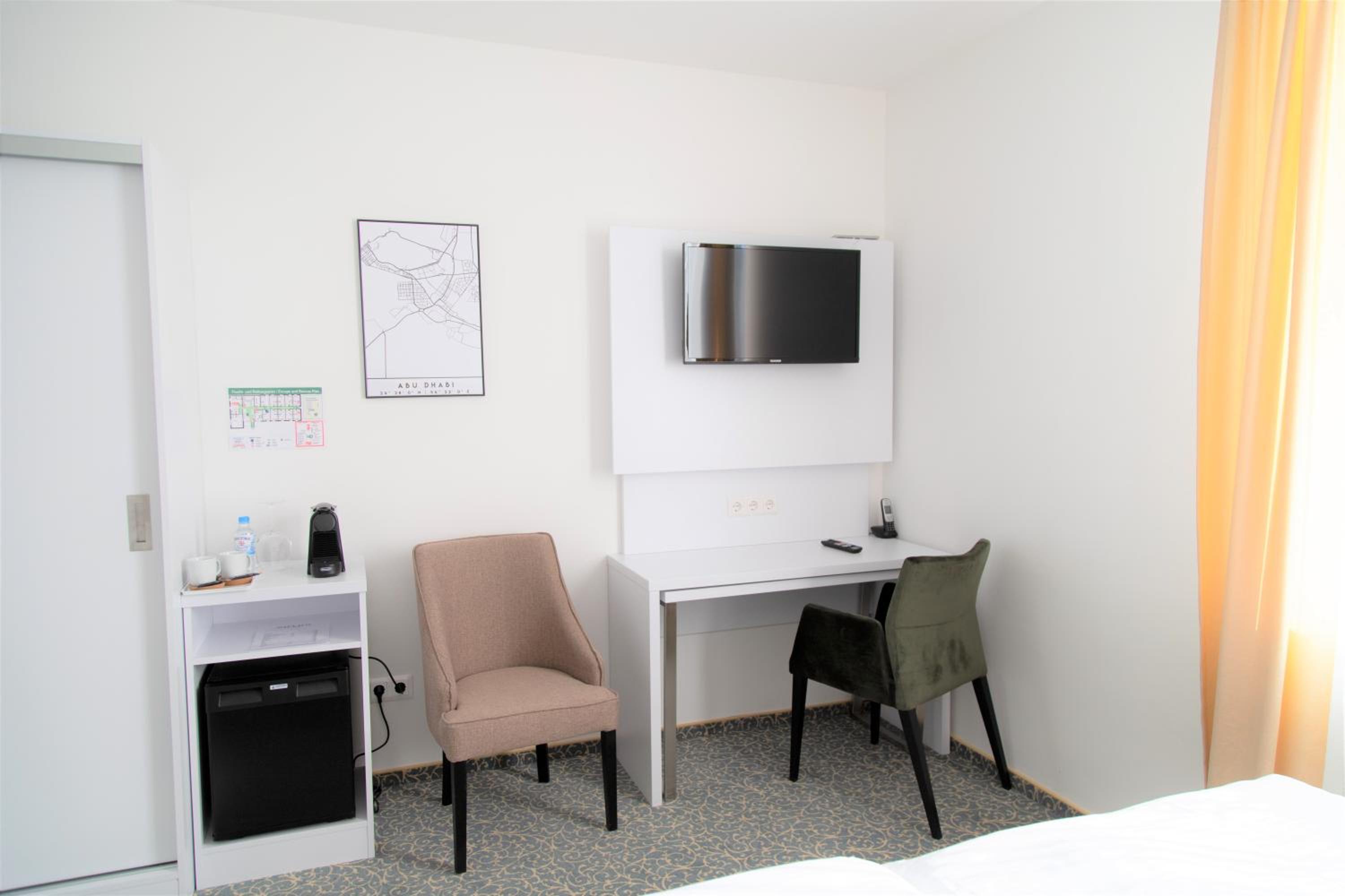 Standard Double Room - Photo 11