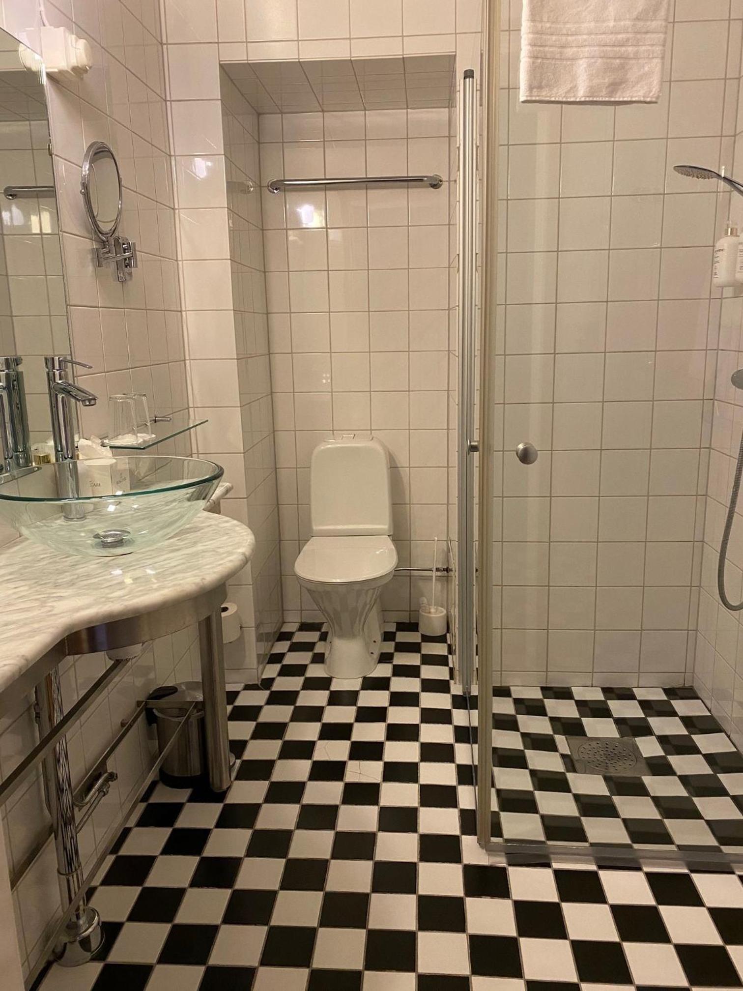 Deluxe King Room with Balcony - Non-Smoking