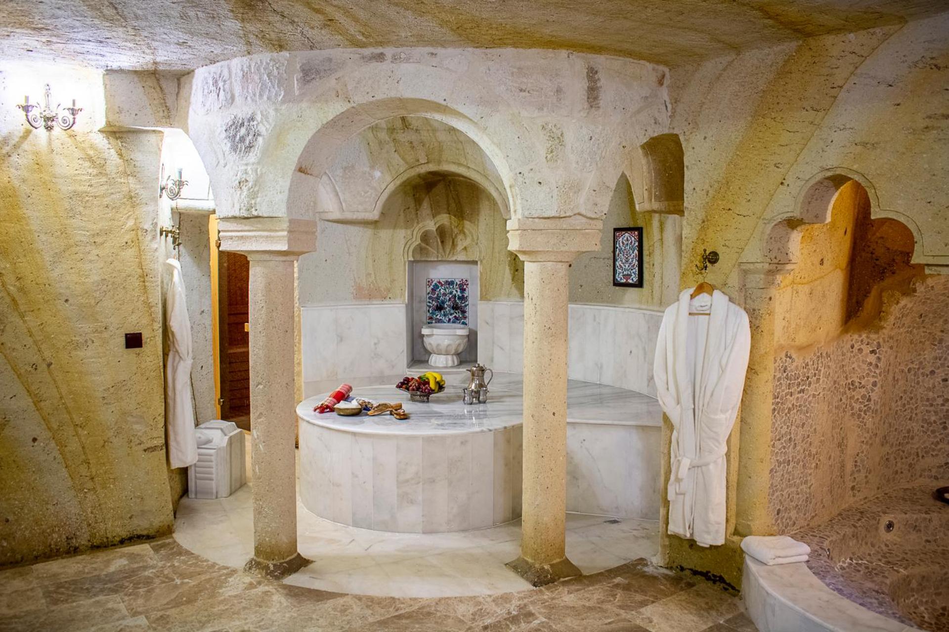 King Cave Suit with Spa Bath - Photo 23