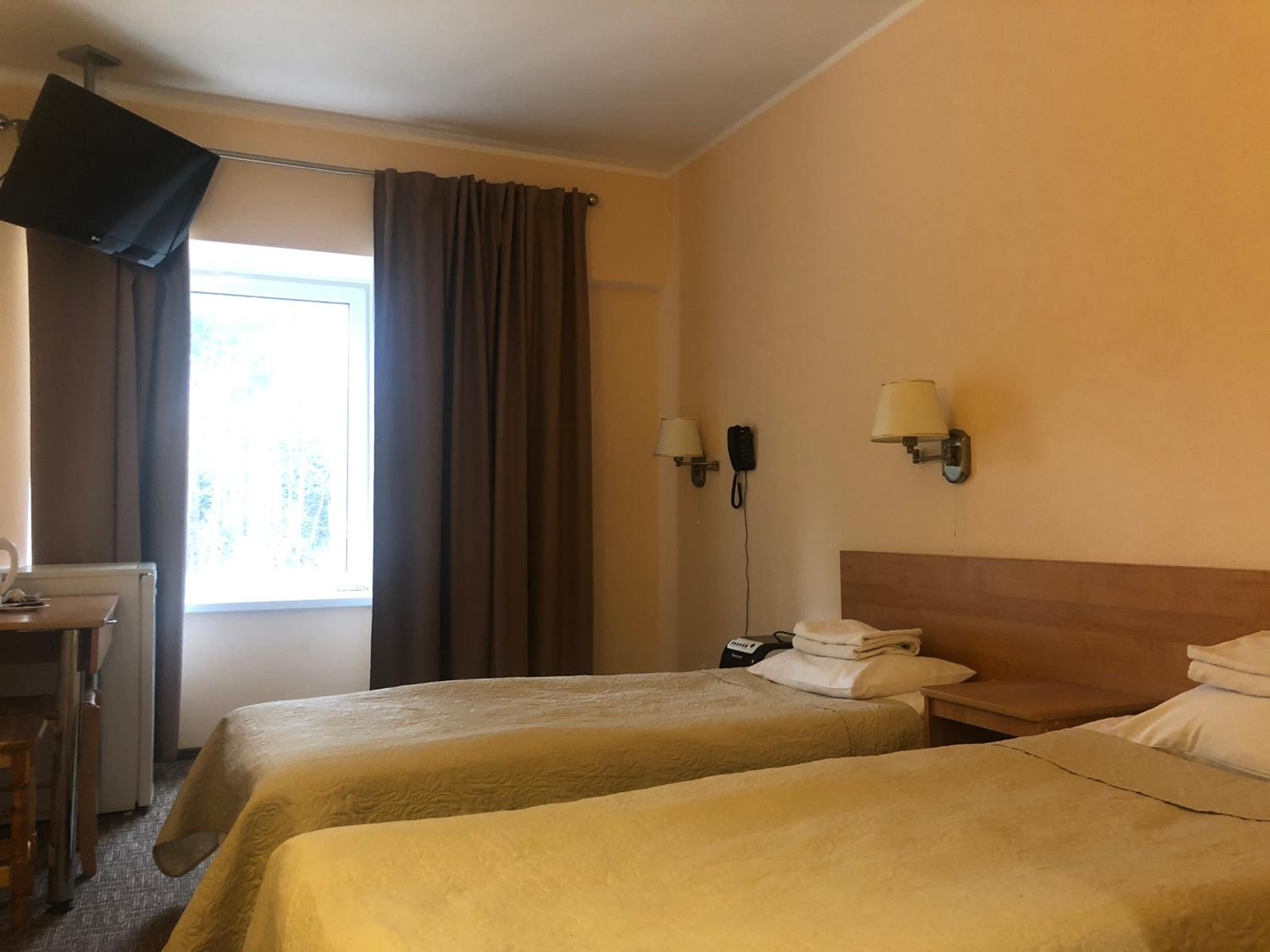 Twin Room - Photo 3