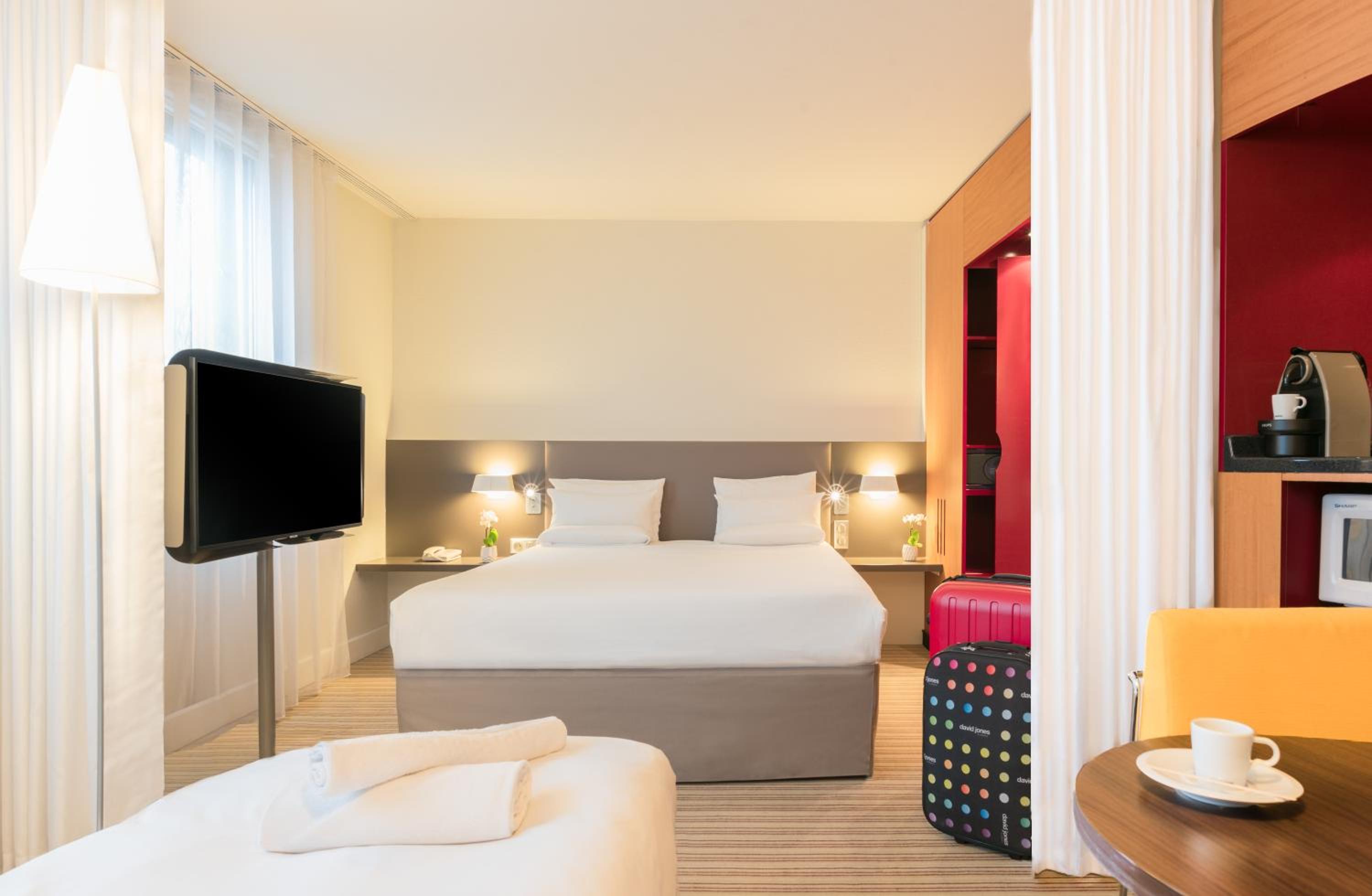 Superior Suite with queen bed and a single bed  - Photo 6