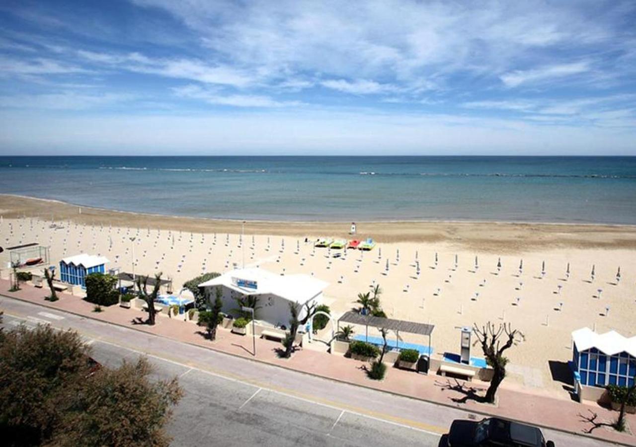 Double Room with Balcony and Sea View photo 2