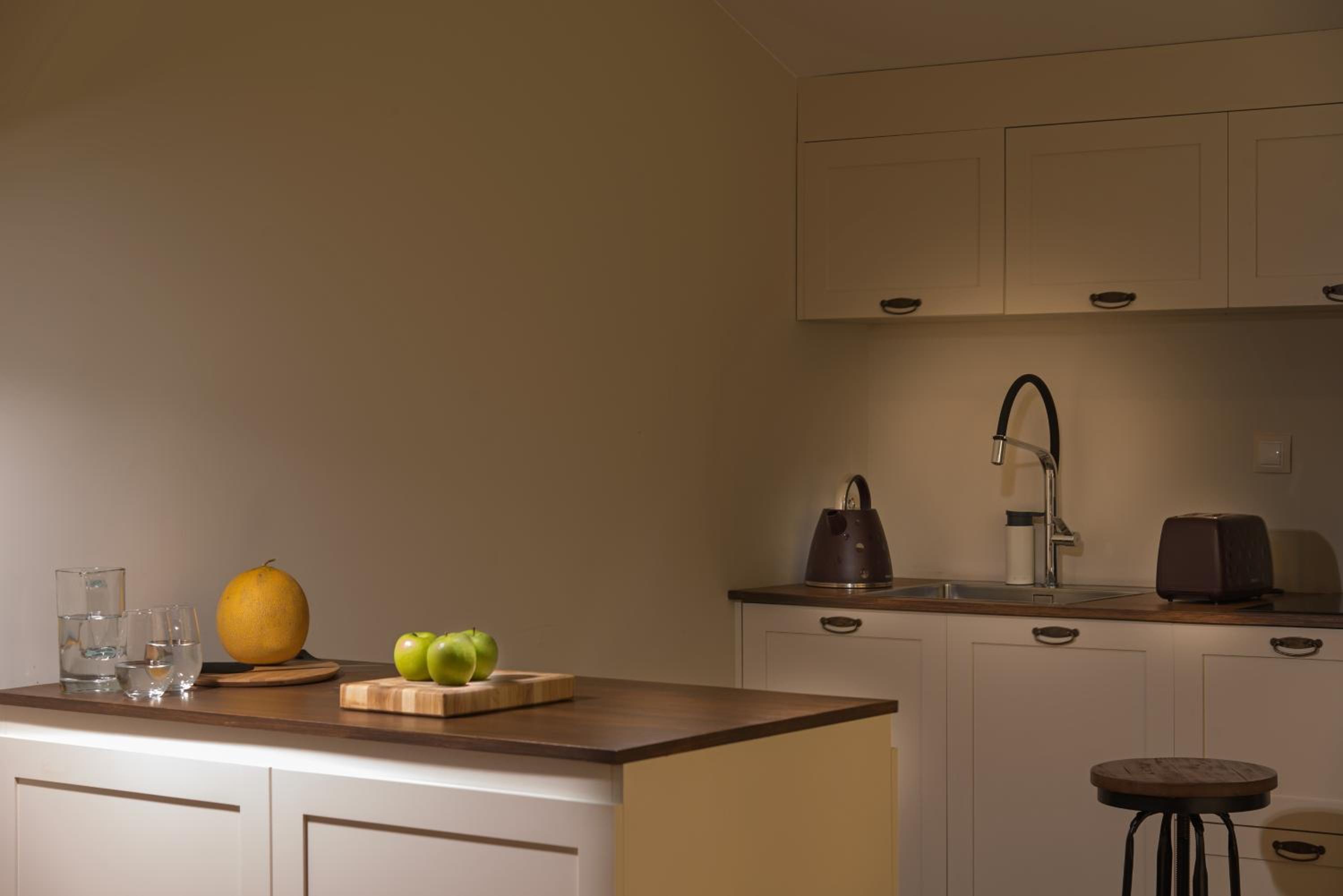 One-Bedroom Apartment - Photo 3