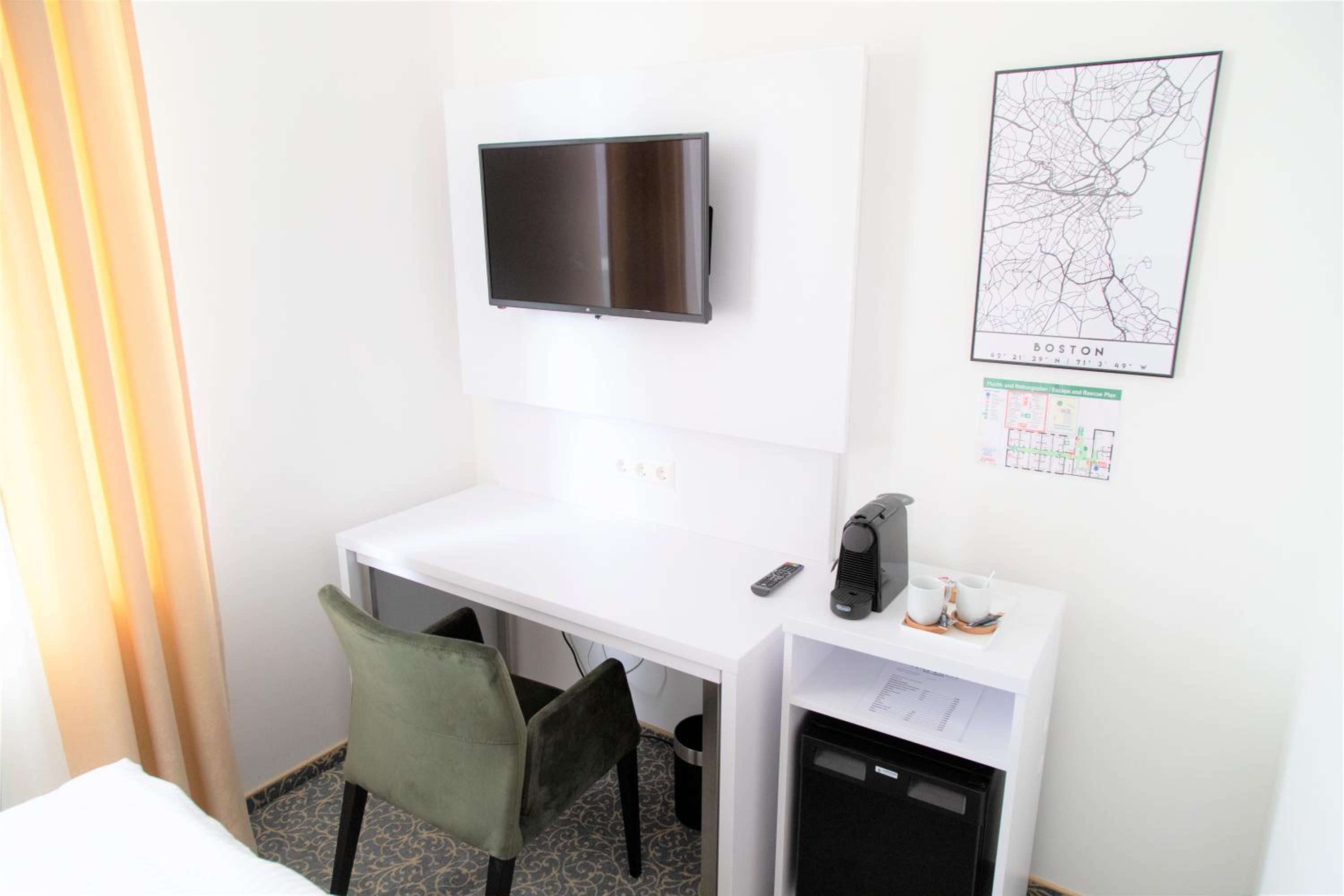 Standard Double Room - Photo 19