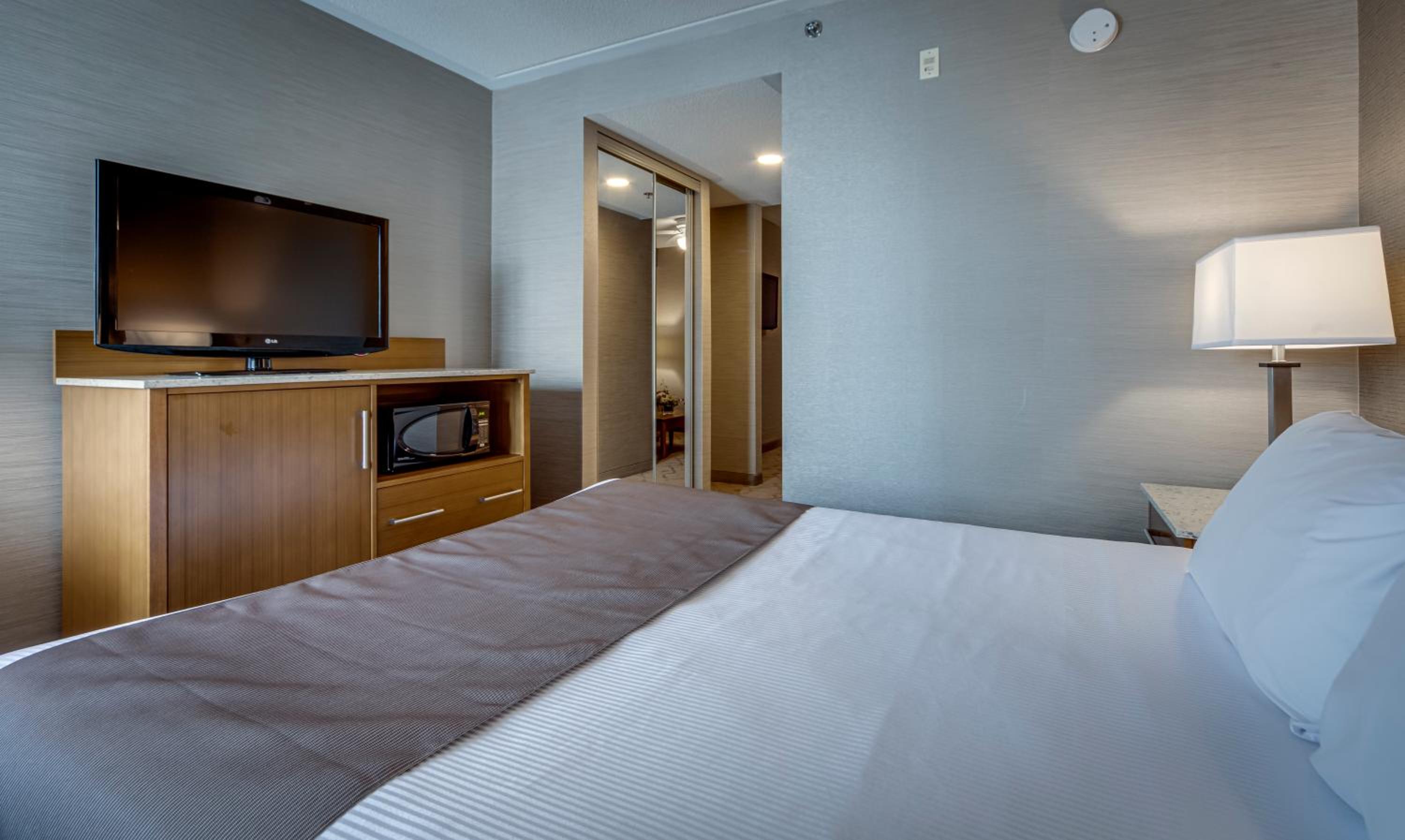 Queen Suite with Sofa Bed - Photo 1