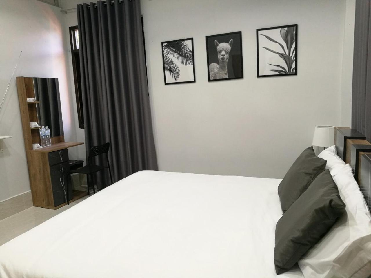 Standard Double Room - Photo 8