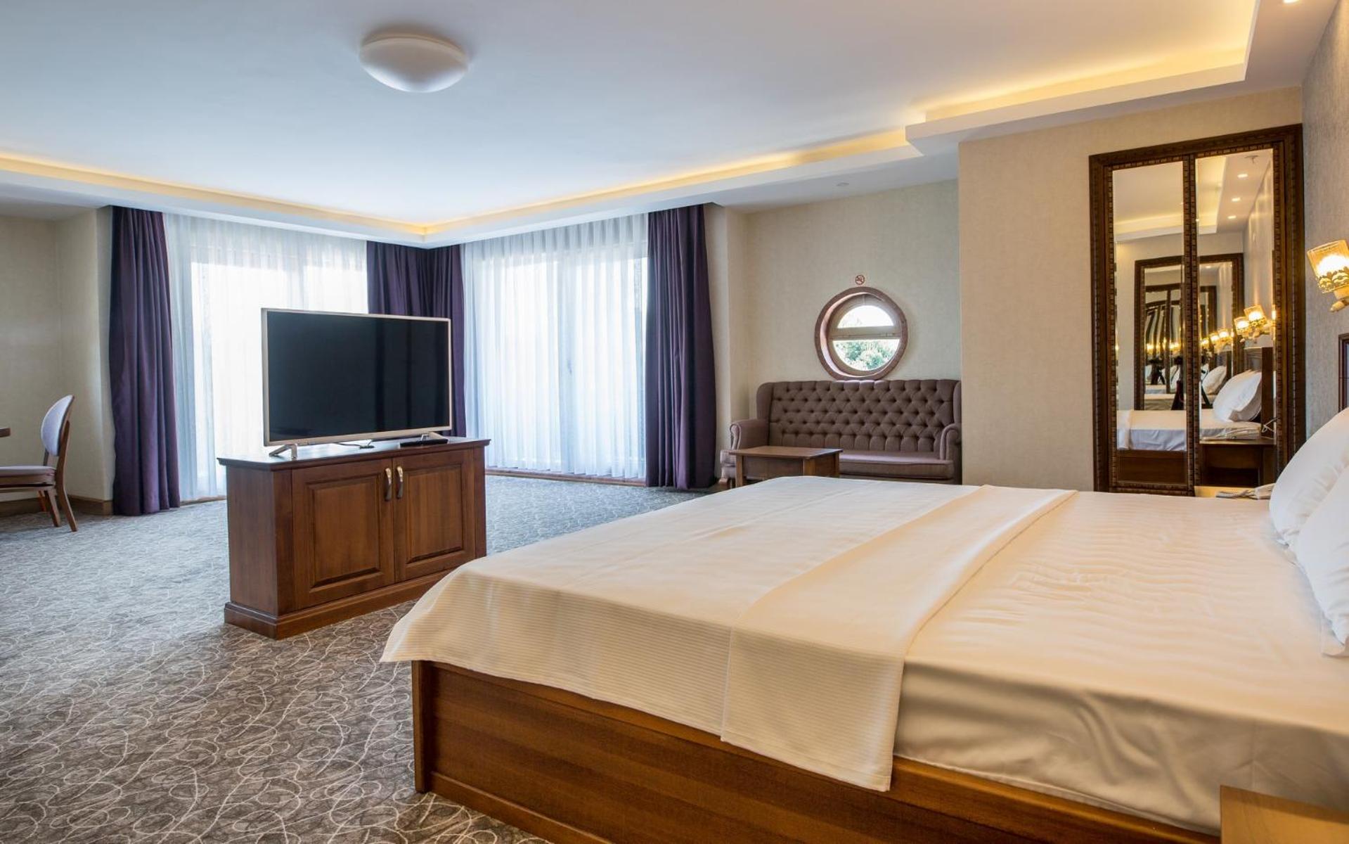 King Suite with Balcony photo 1