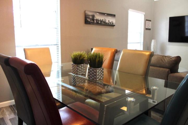 Five-Bedroom House - Photo 20