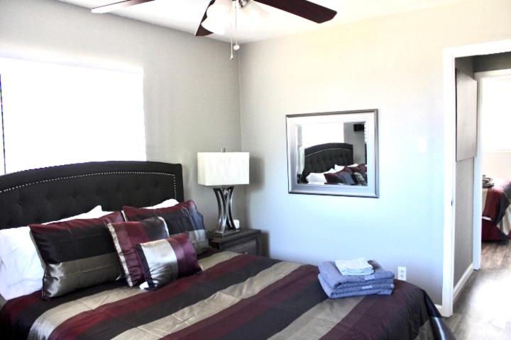 Five-Bedroom House - Photo 24