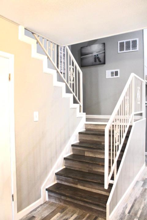 Five-Bedroom House - Photo 3