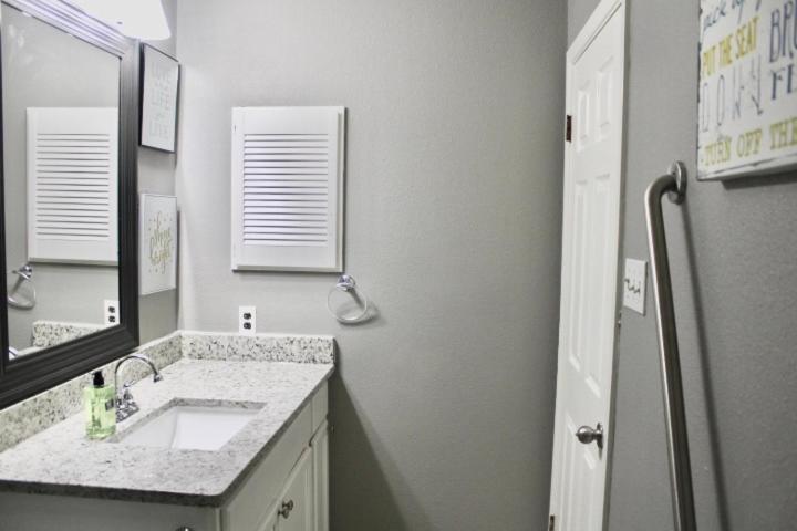 Five-Bedroom House - Photo 35
