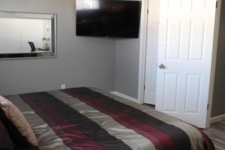 Five-Bedroom House - Photo 5