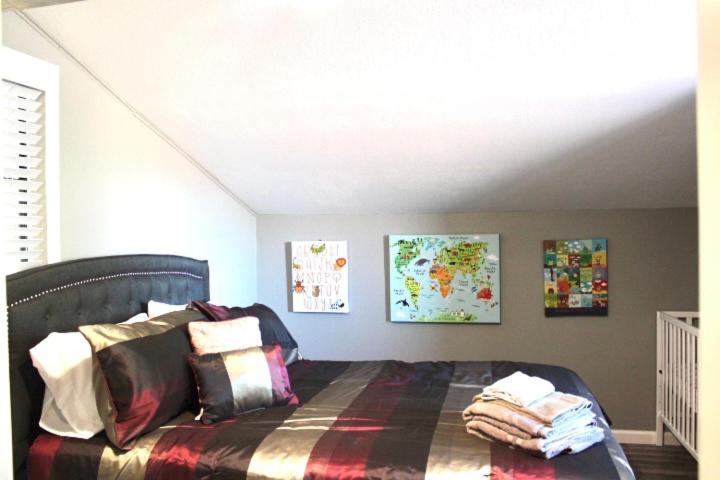 Five-Bedroom House - Photo 36