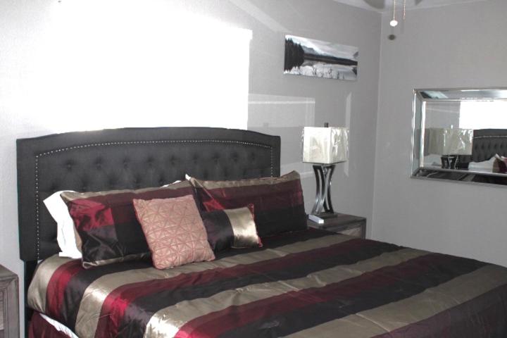 Five-Bedroom House - Photo 15