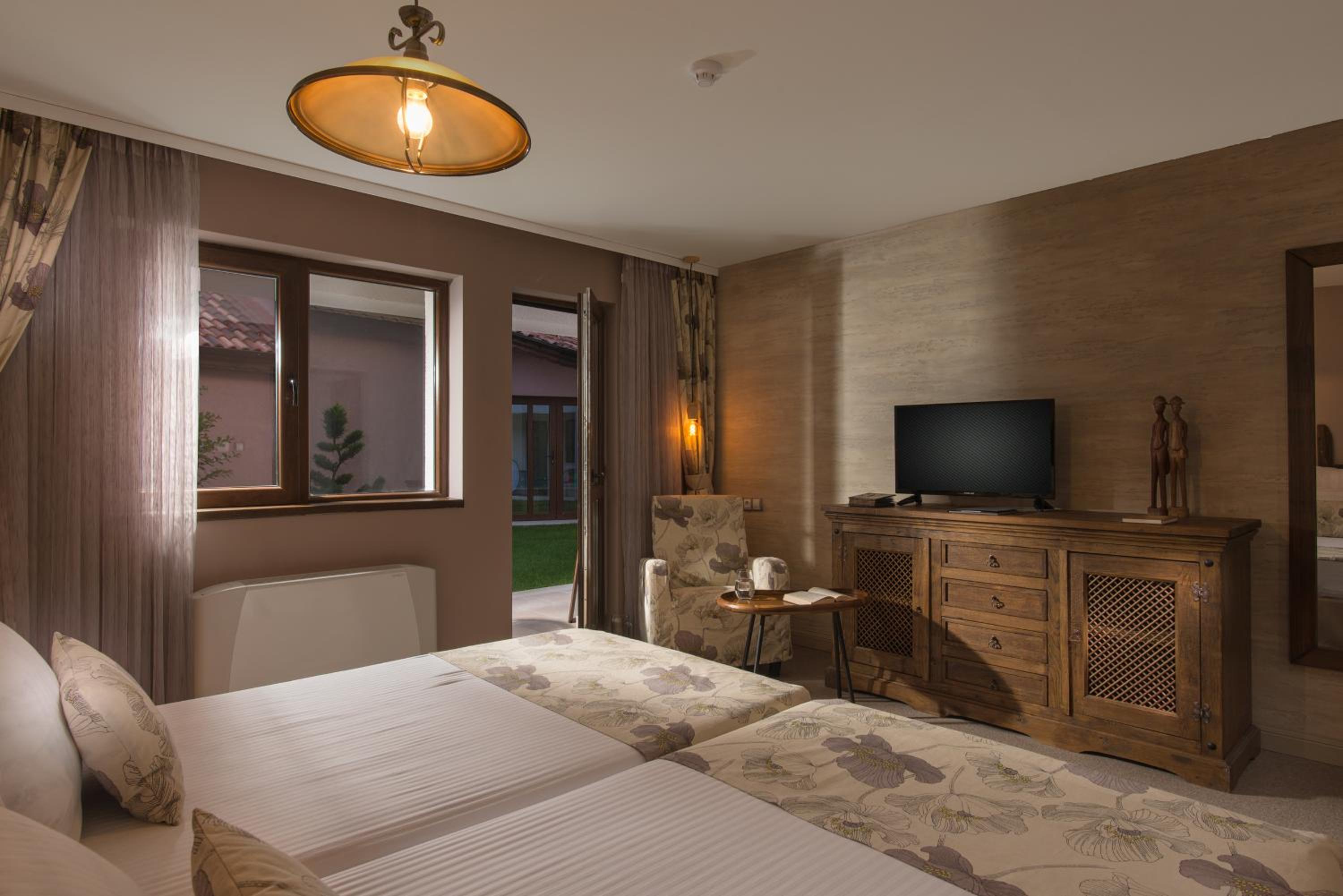 Double Room with Garden View - Photo 2