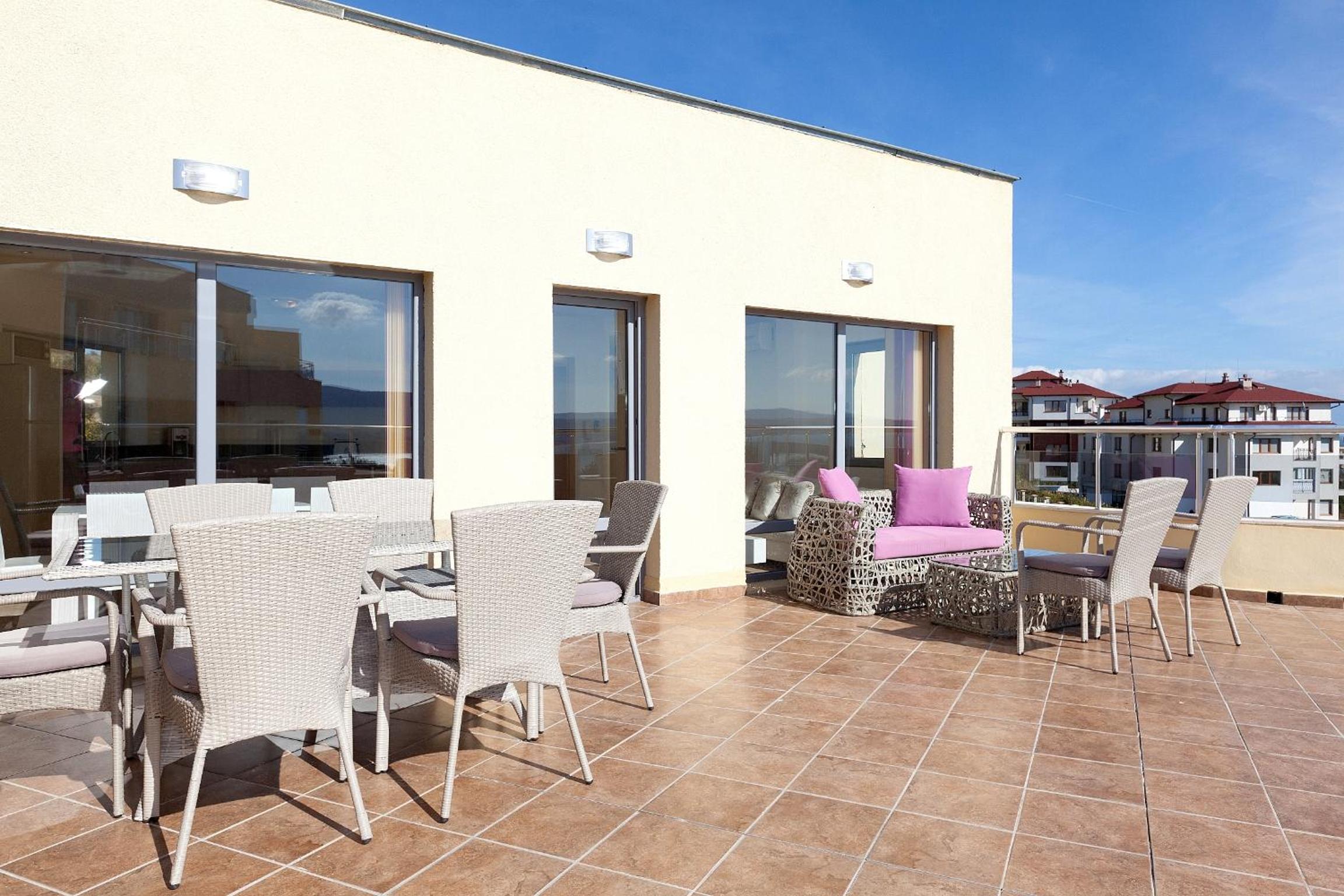 Three-Bedroom Apartment with Sea View photo 3