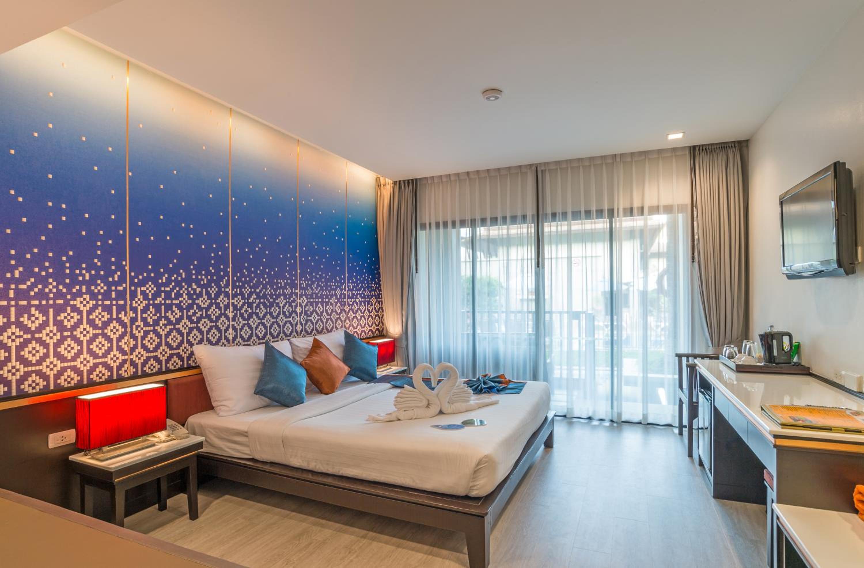 Deluxe Double or Twin Room with Swimming Pool Access photo 2
