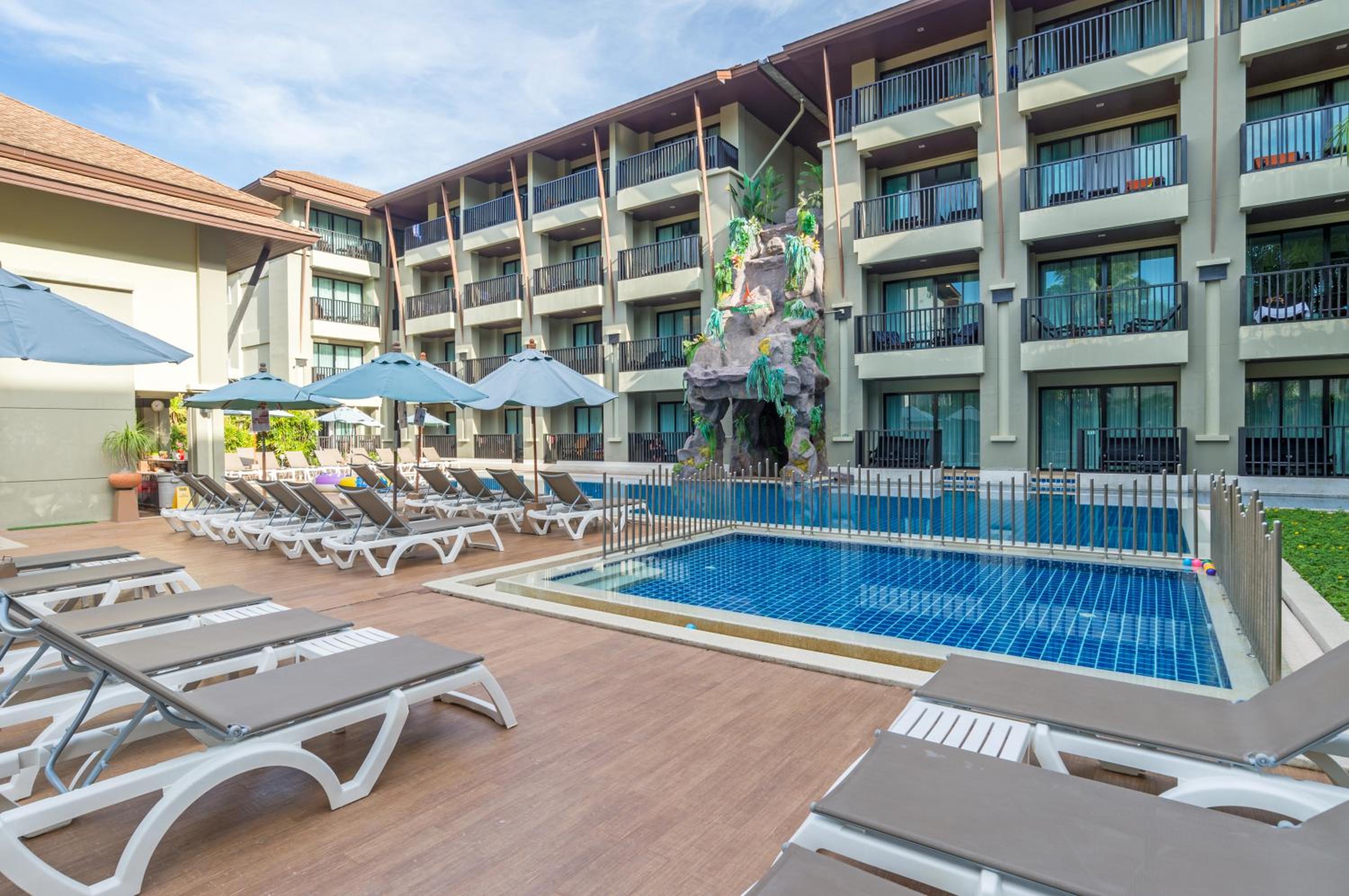 Deluxe Double or Twin Room with Swimming Pool Access photo 2