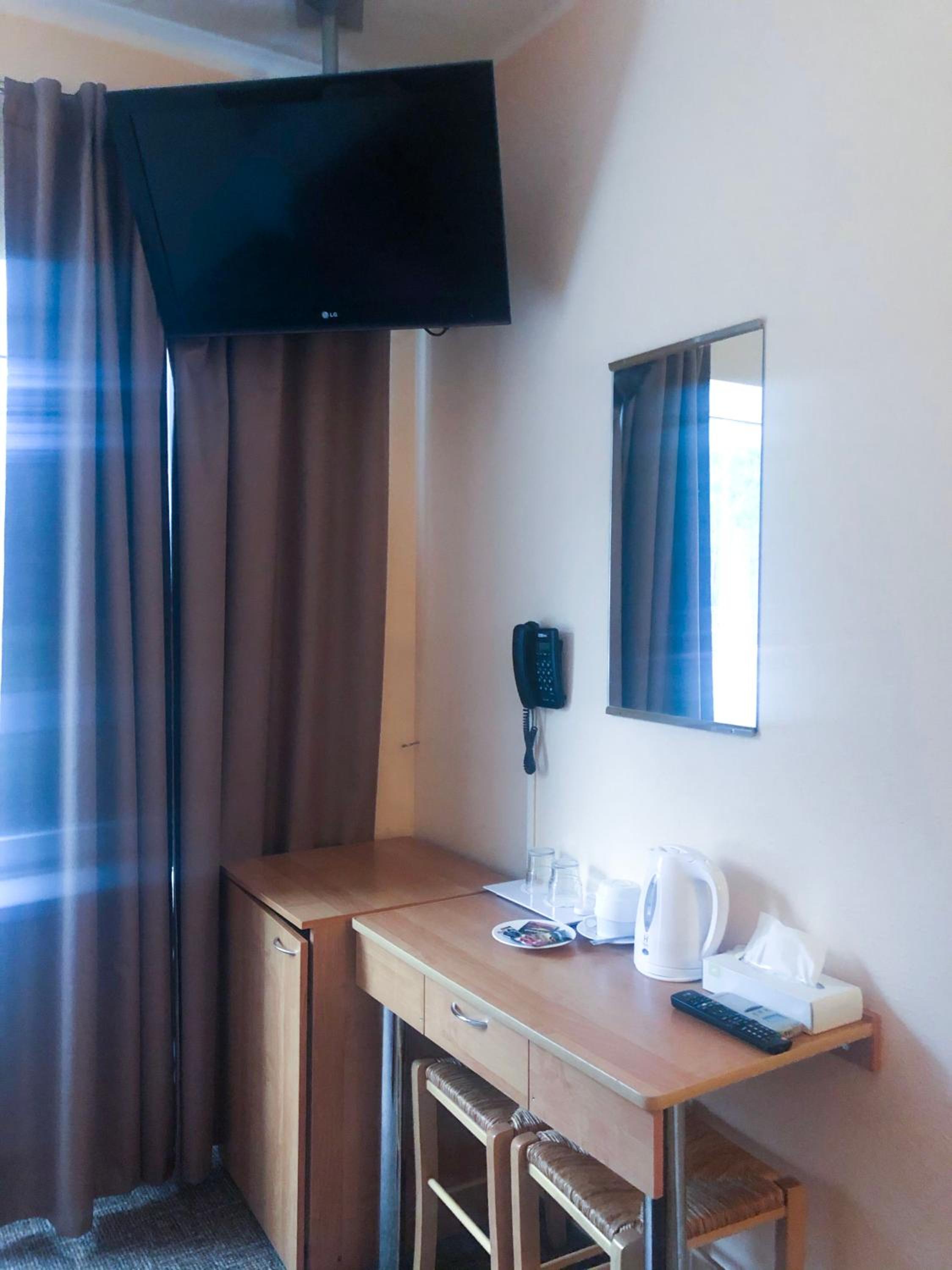 Twin Room - Photo 11
