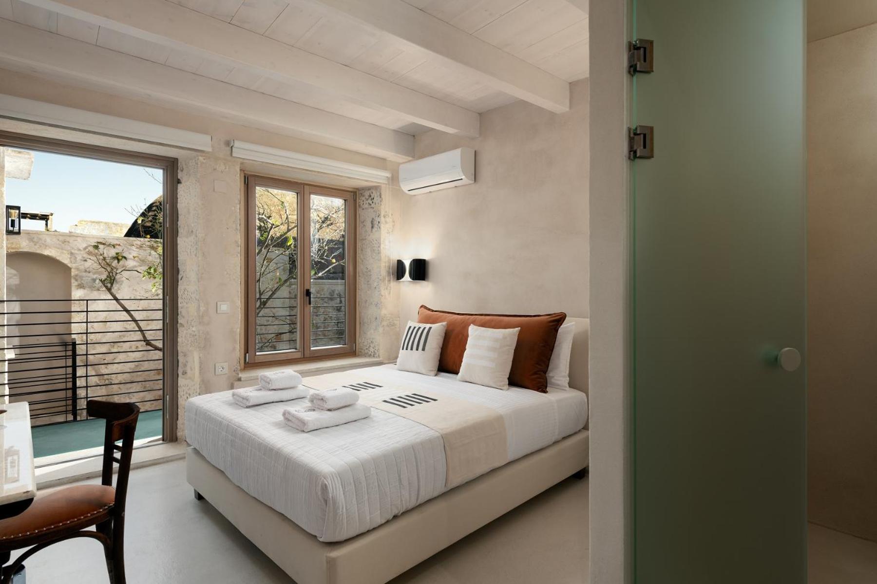 Deluxe Double Room - Photo 8